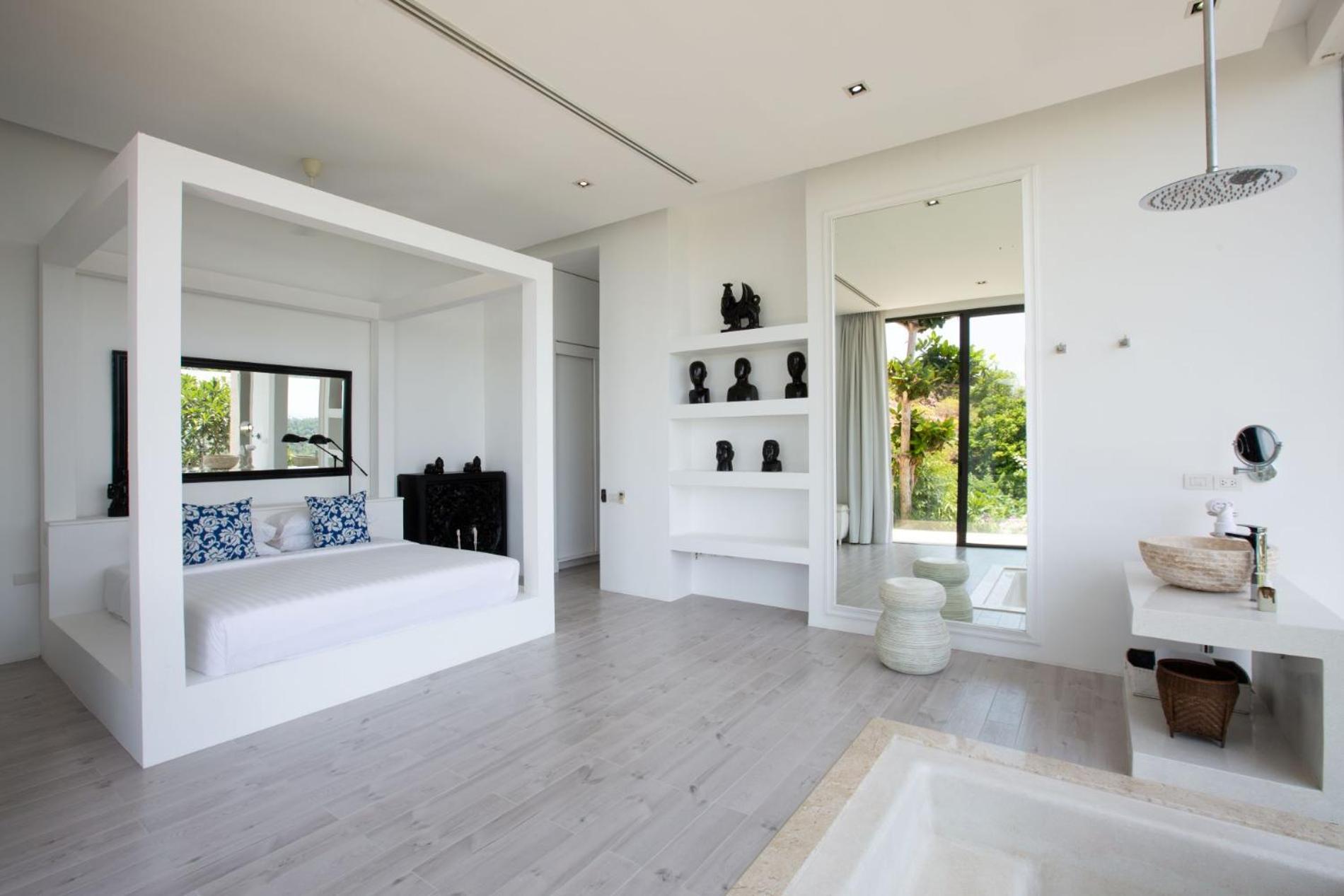 Villa photo 2