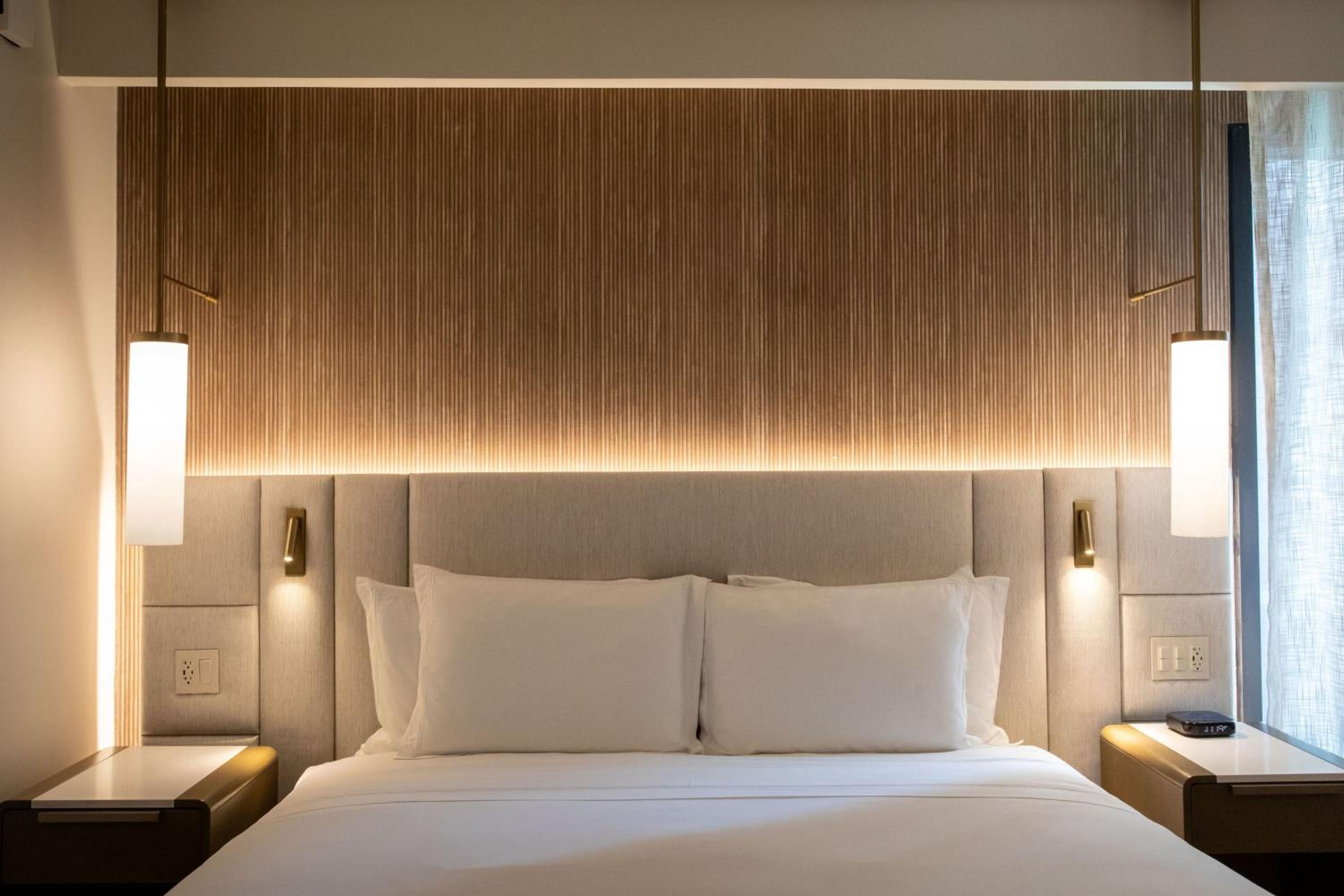 Standard King Room with City View photo 3