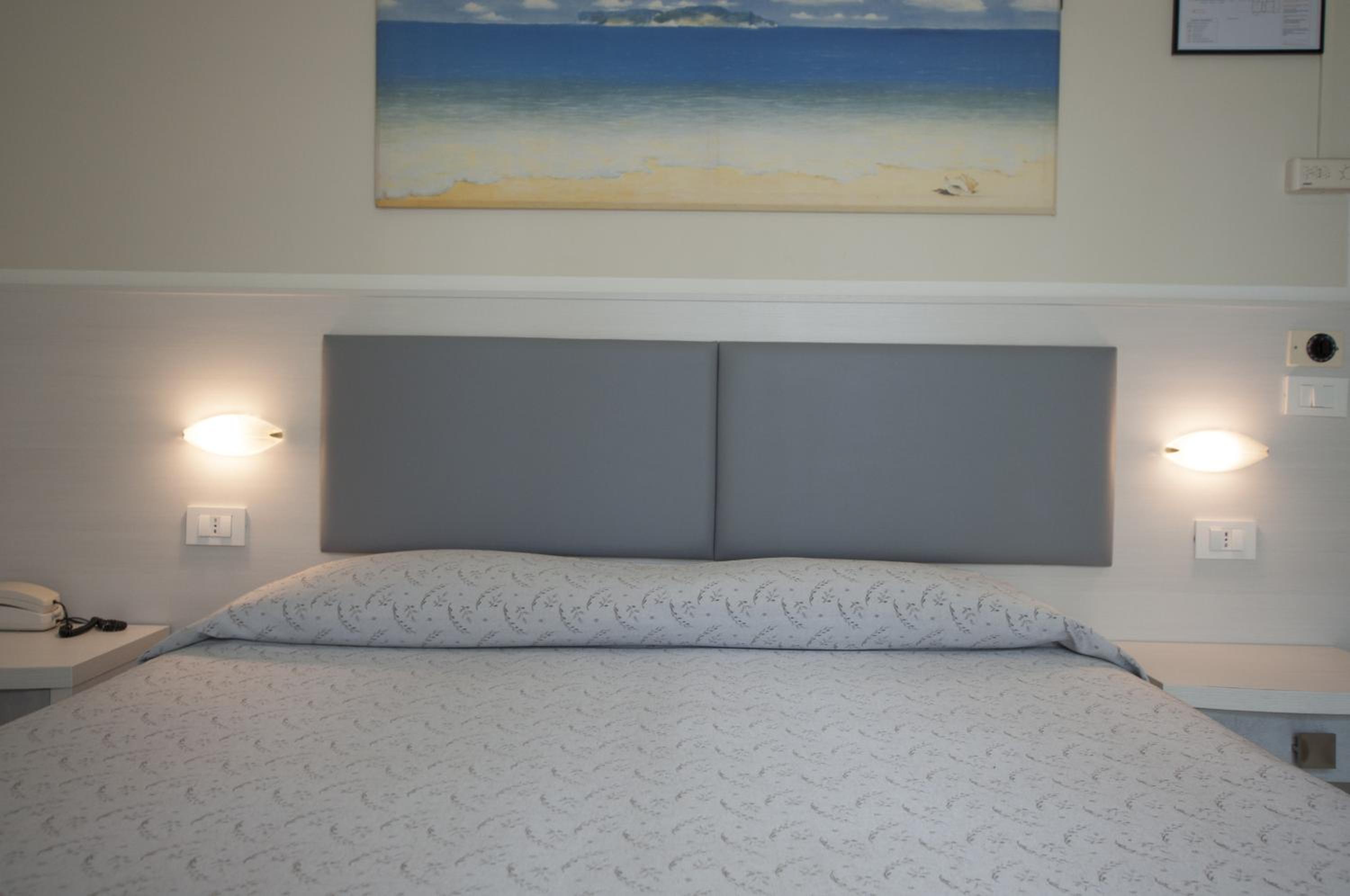 Standard Double Room - Photo 2