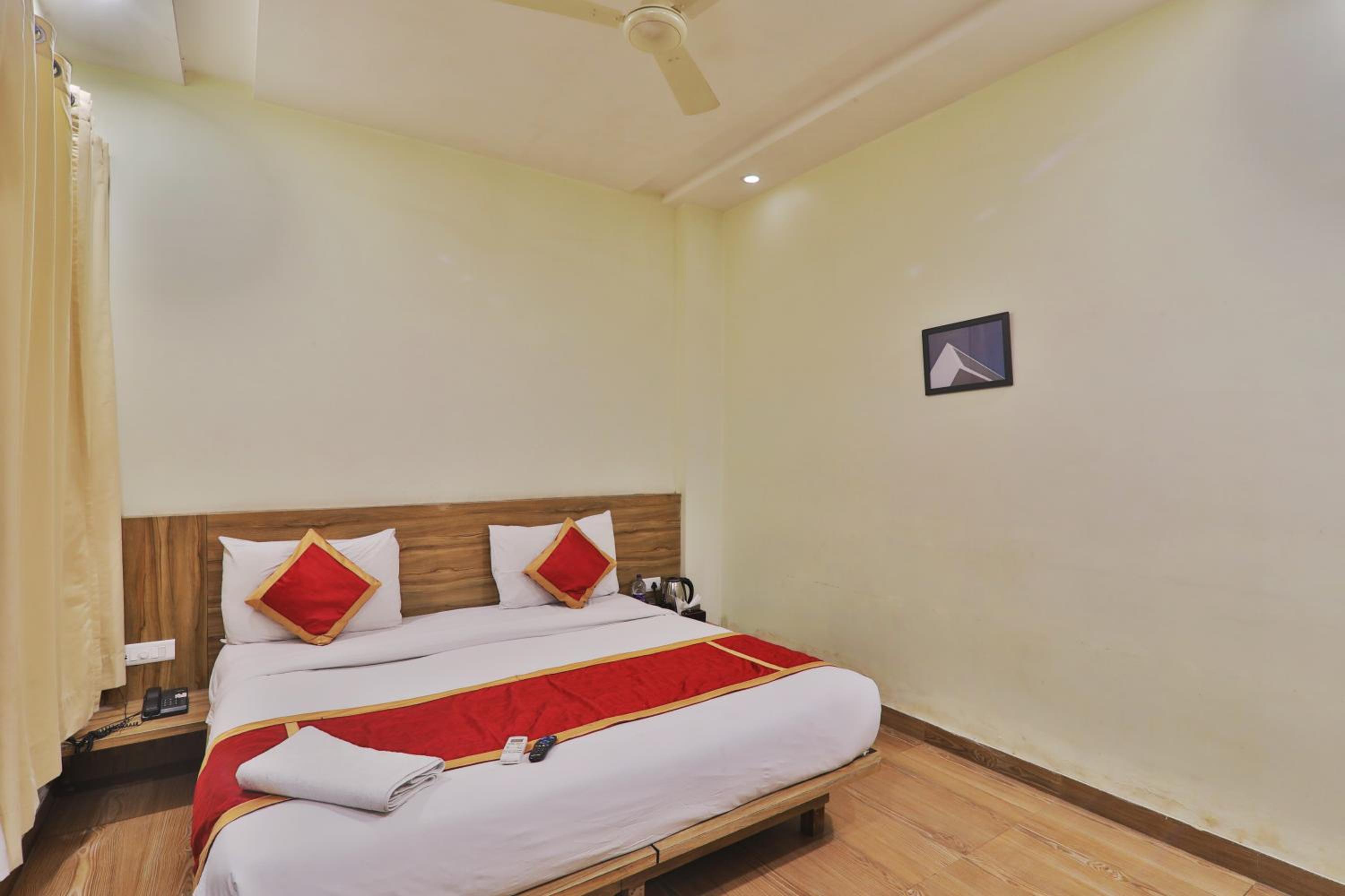 Deluxe Room - Photo 3