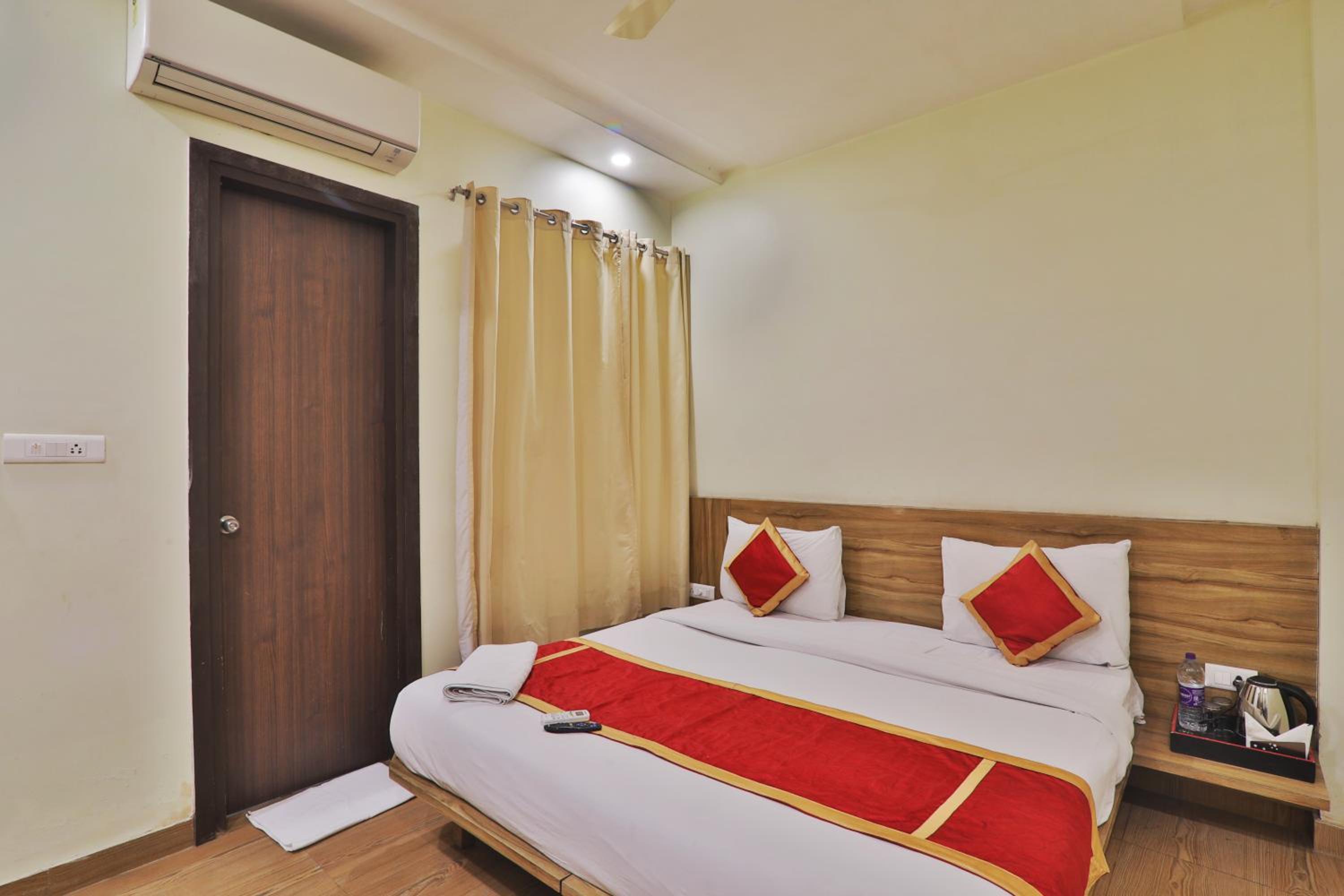 Deluxe Room - Photo 4