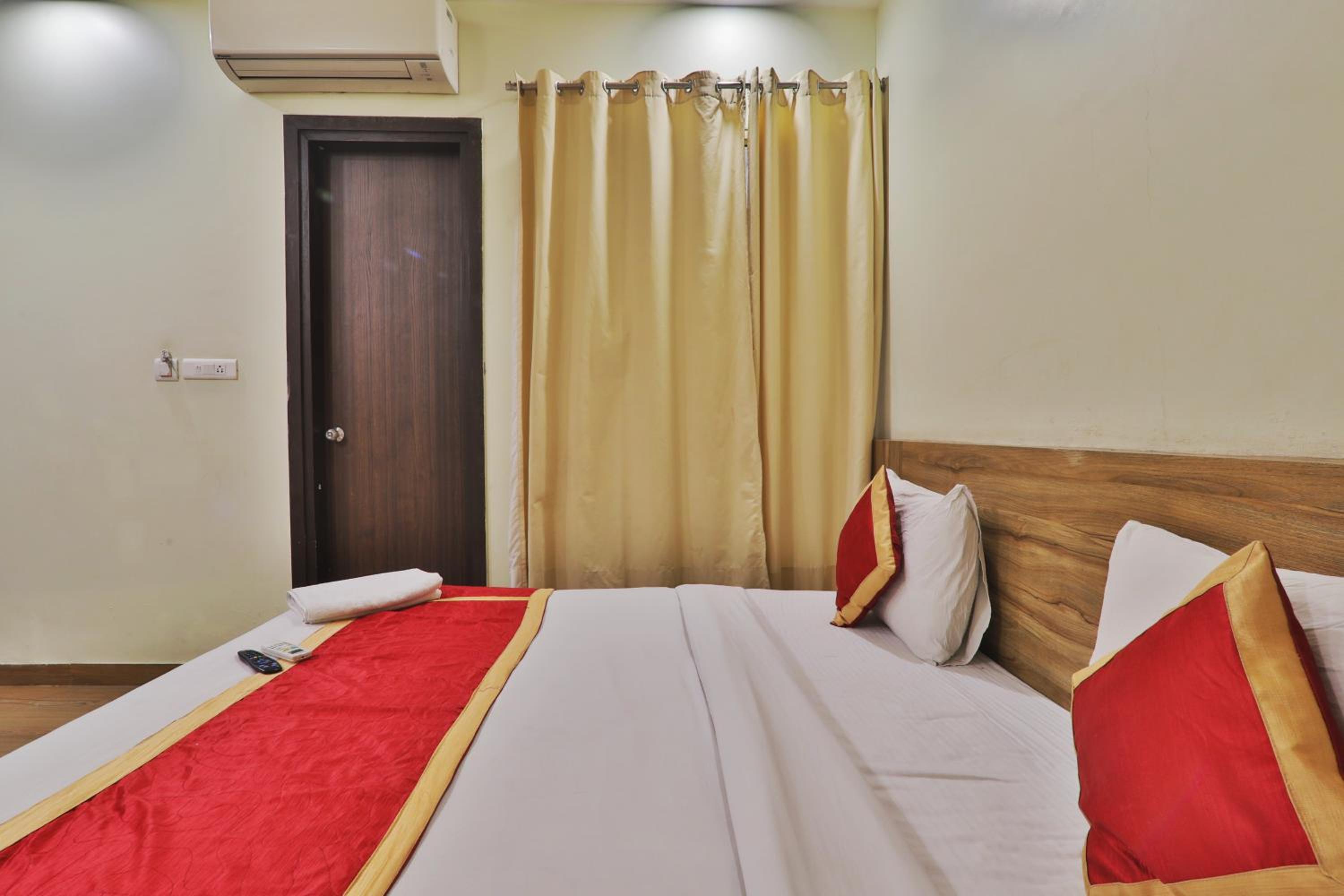 Deluxe Room - Photo 7