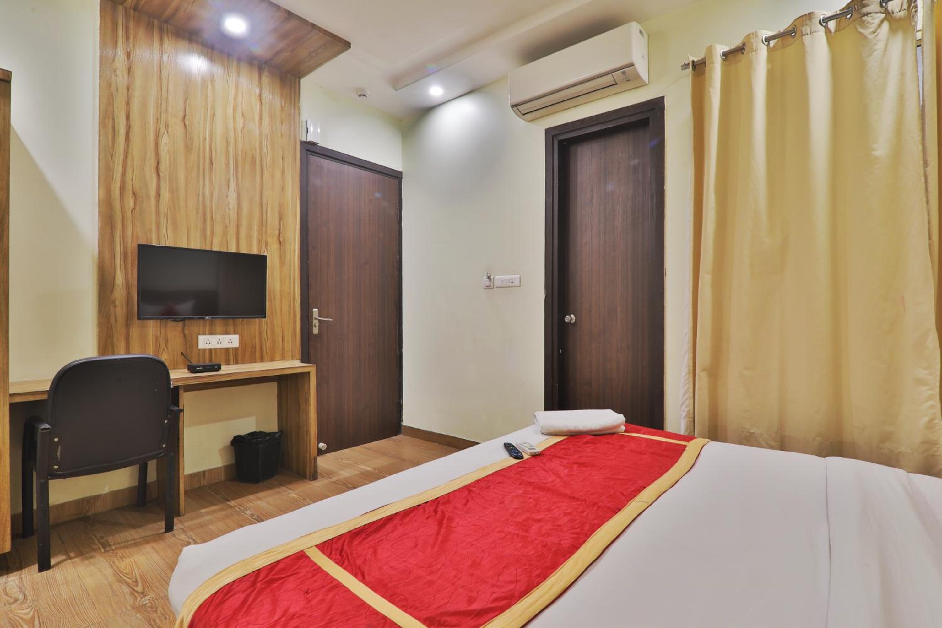 Deluxe Room - Photo 8