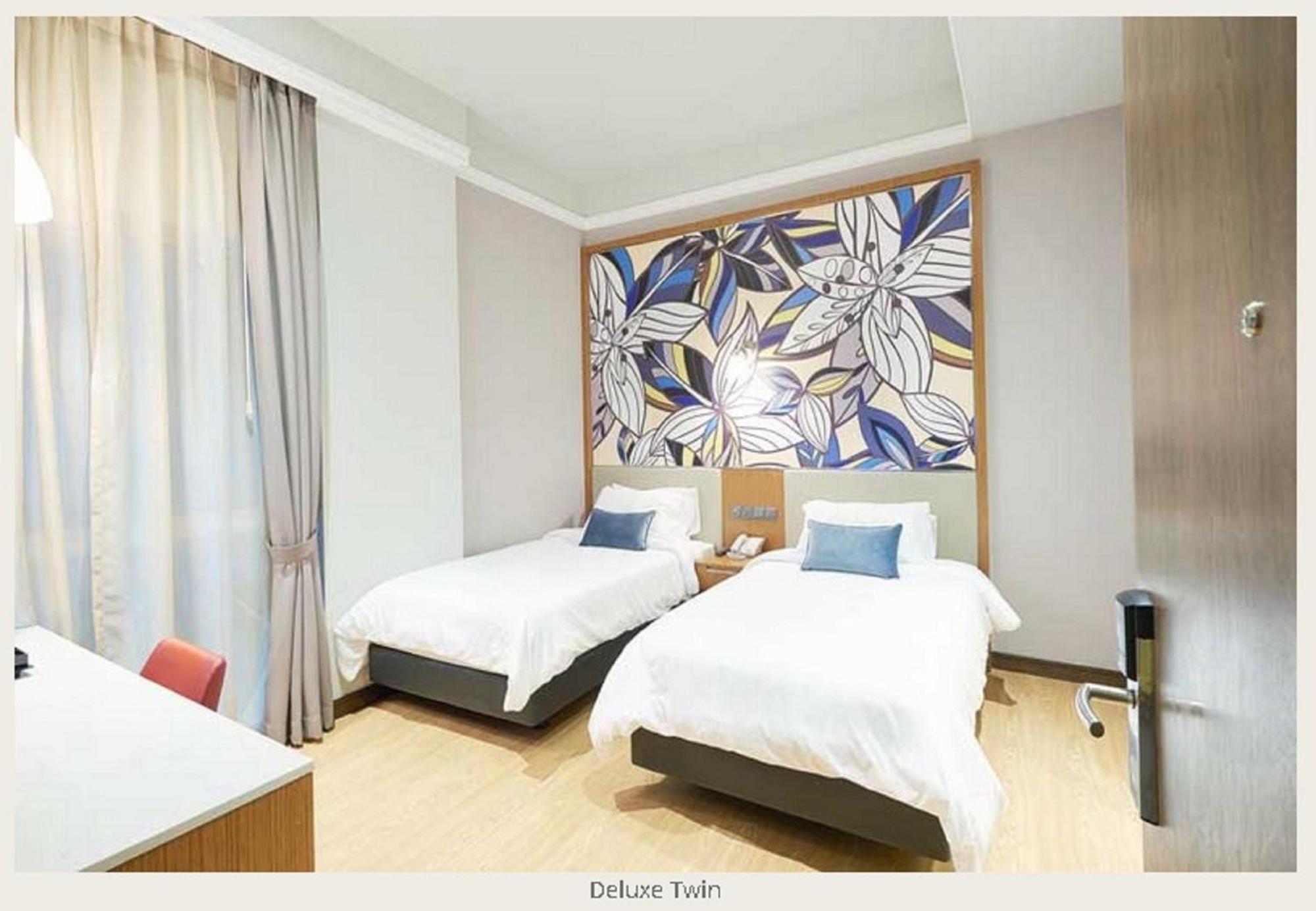 Deluxe Twin Room photo 1
