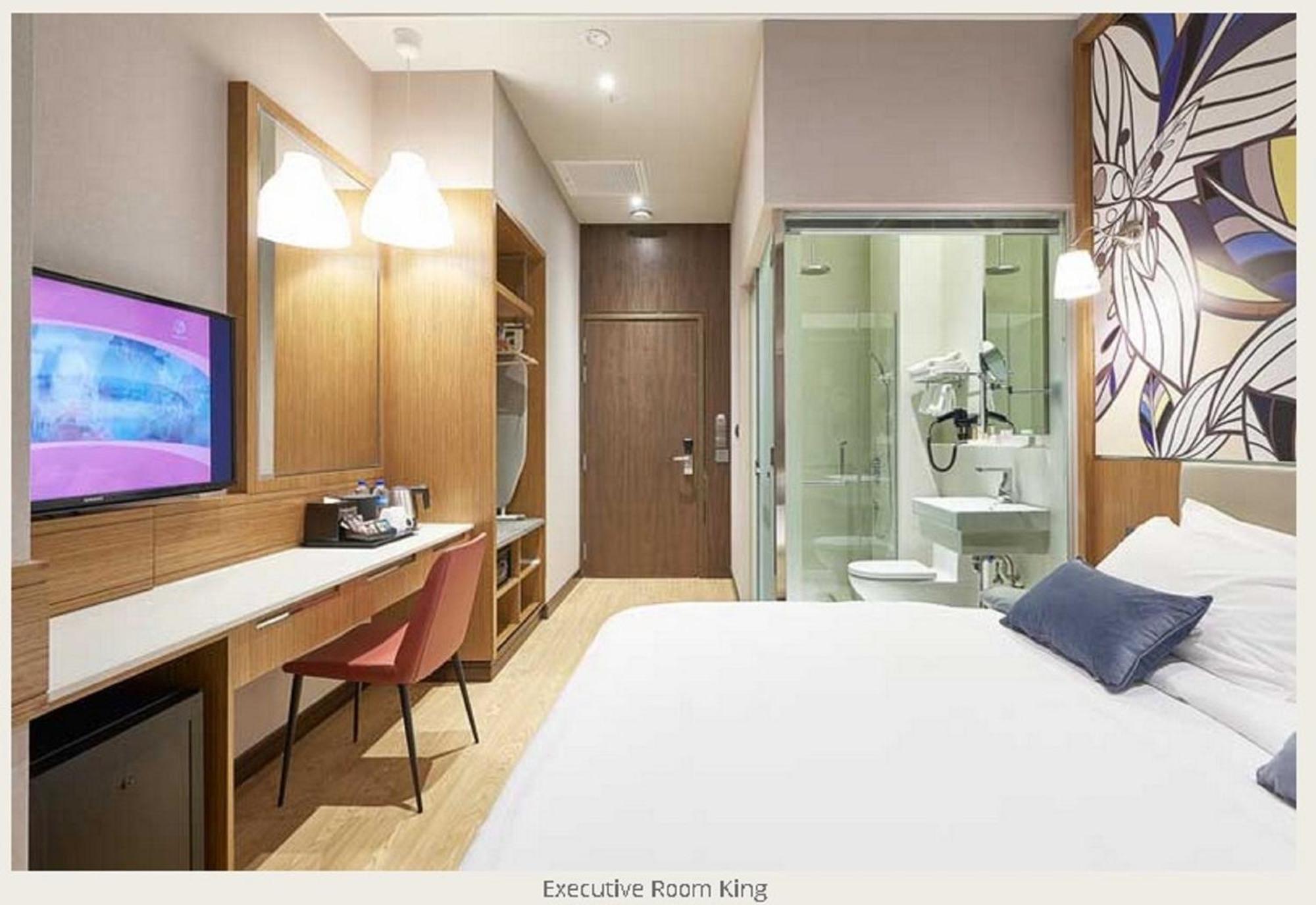 Staycation Offer - Deluxe Room Free Upgrade to Executive Room photo 3