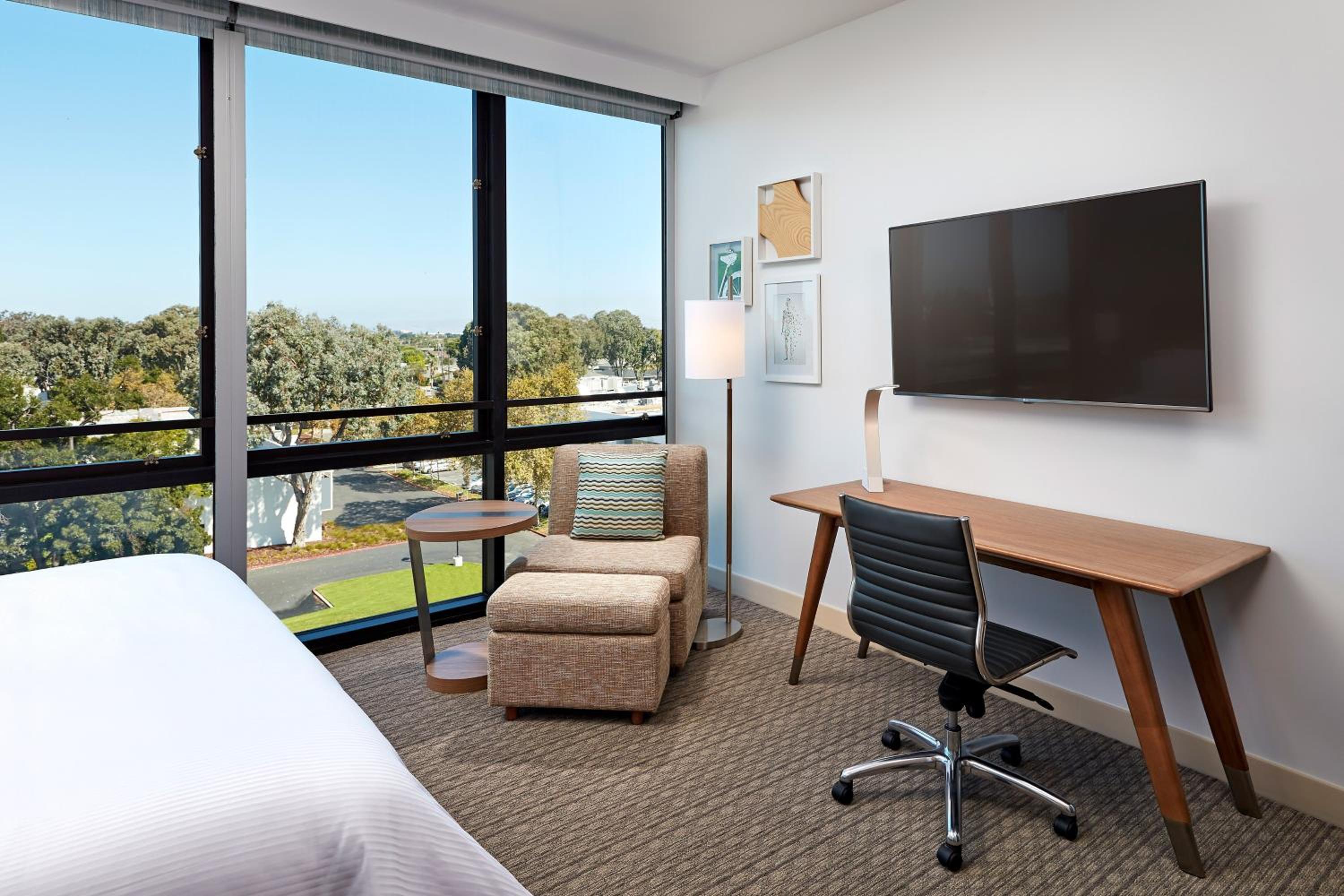 Guest Room, 1 King - Photo 2