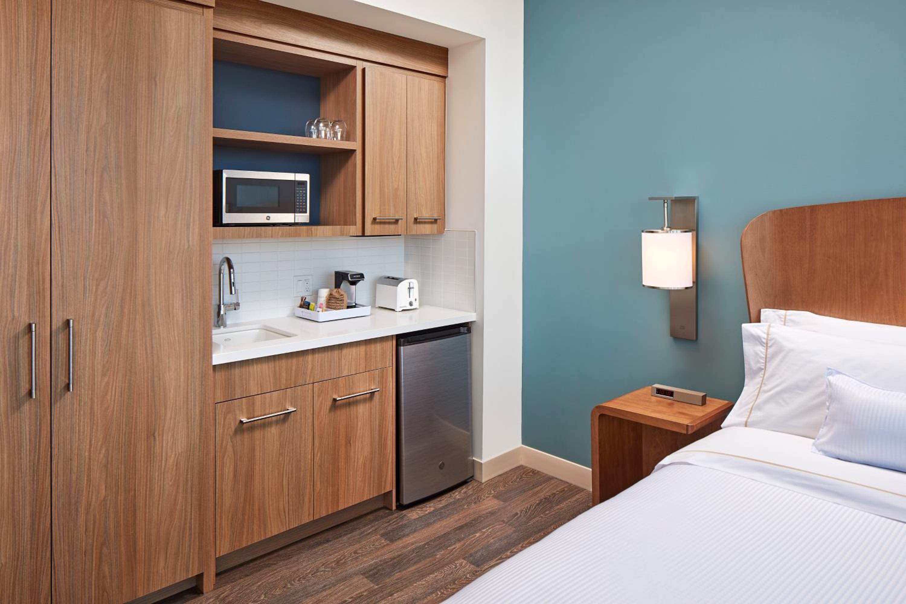Guest Room, 1 King - Photo 3