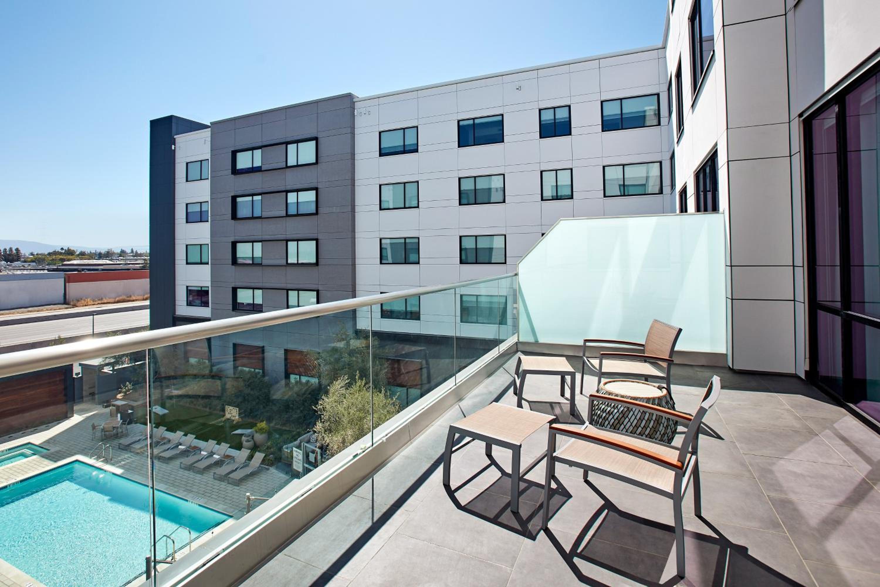 Suite, 1 King, Sofa bed, Balcony photo 3