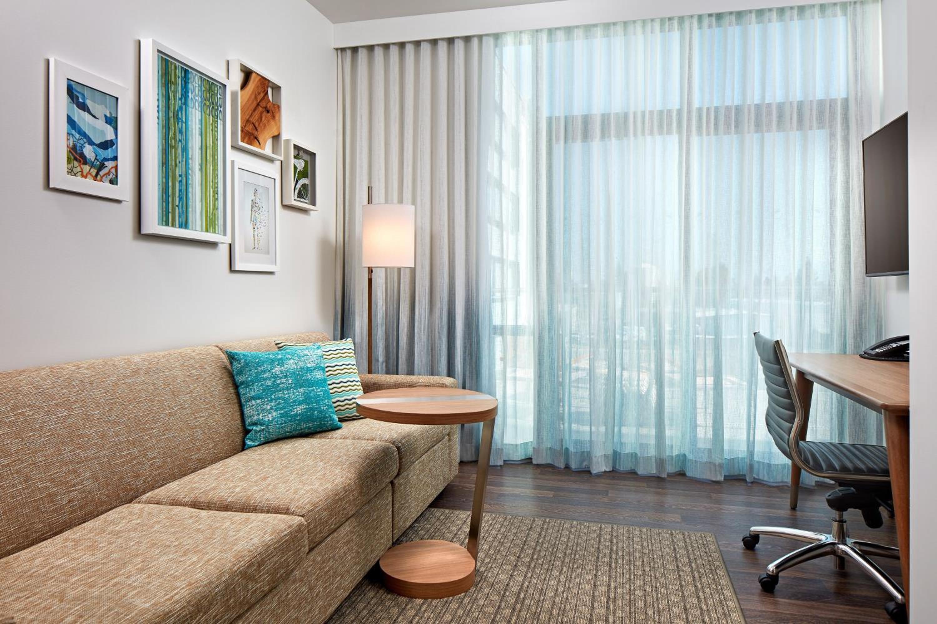 Suite, 1 King, Sofa bed, Balcony photo 2