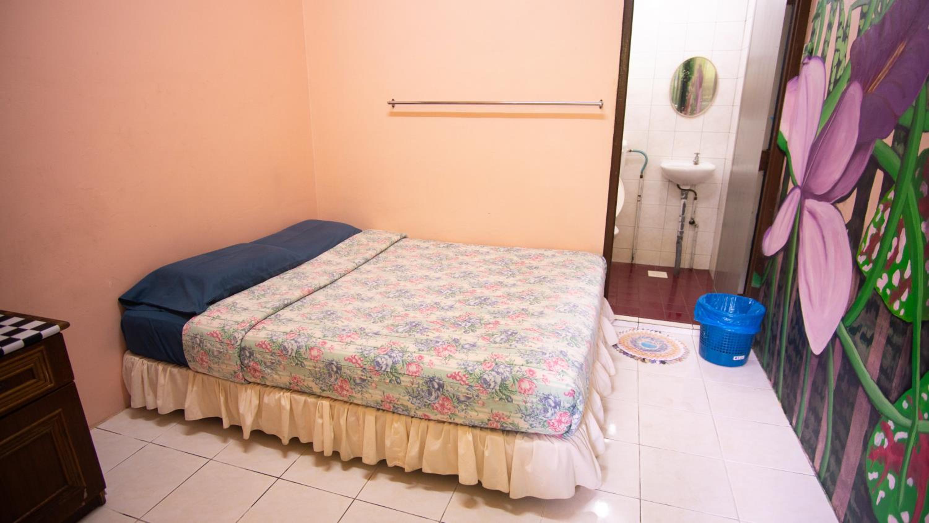 Bed in 6-Bed Mixed Dormitory Room photo 2