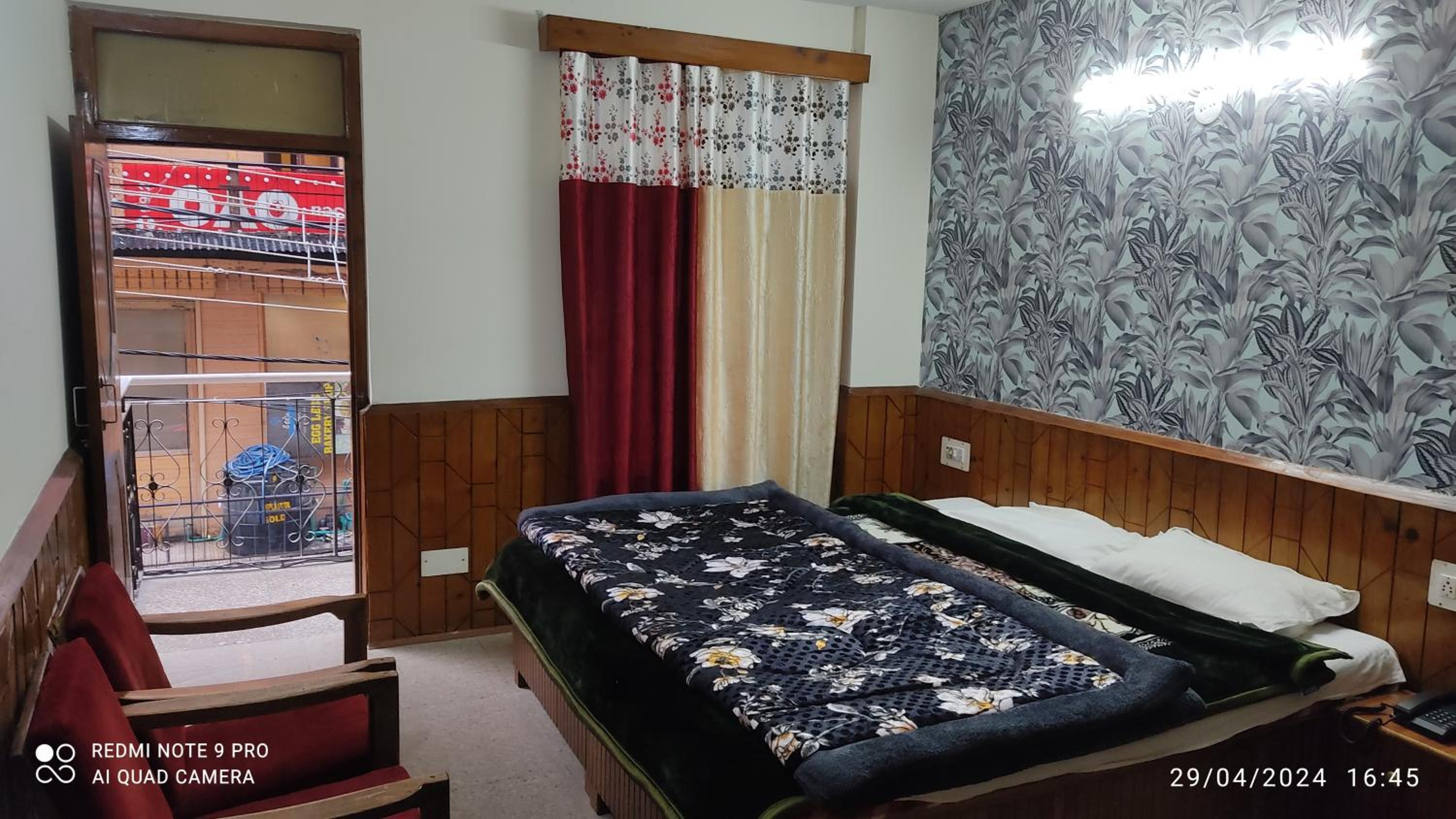 Deluxe Double Room (2 Adults + 1 Child)