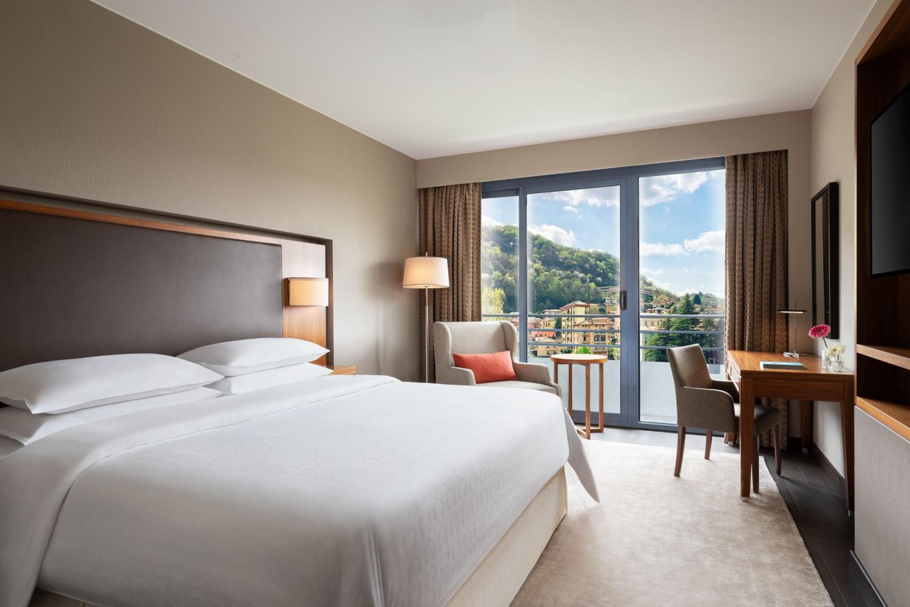 Deluxe King Room - Photo 1
