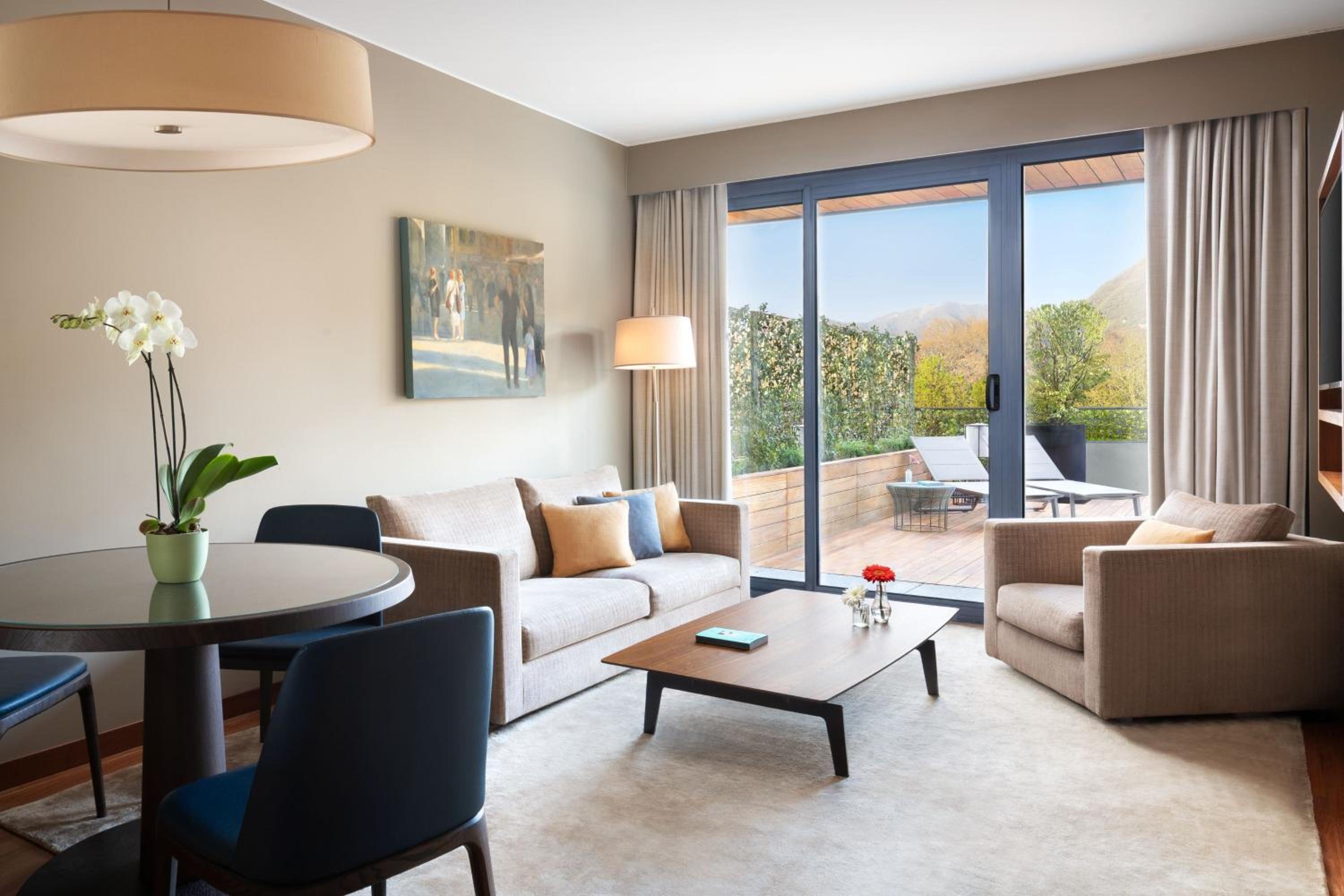 One-Bedroom King Suite with Sofa Bed and Balcony - Photo 7