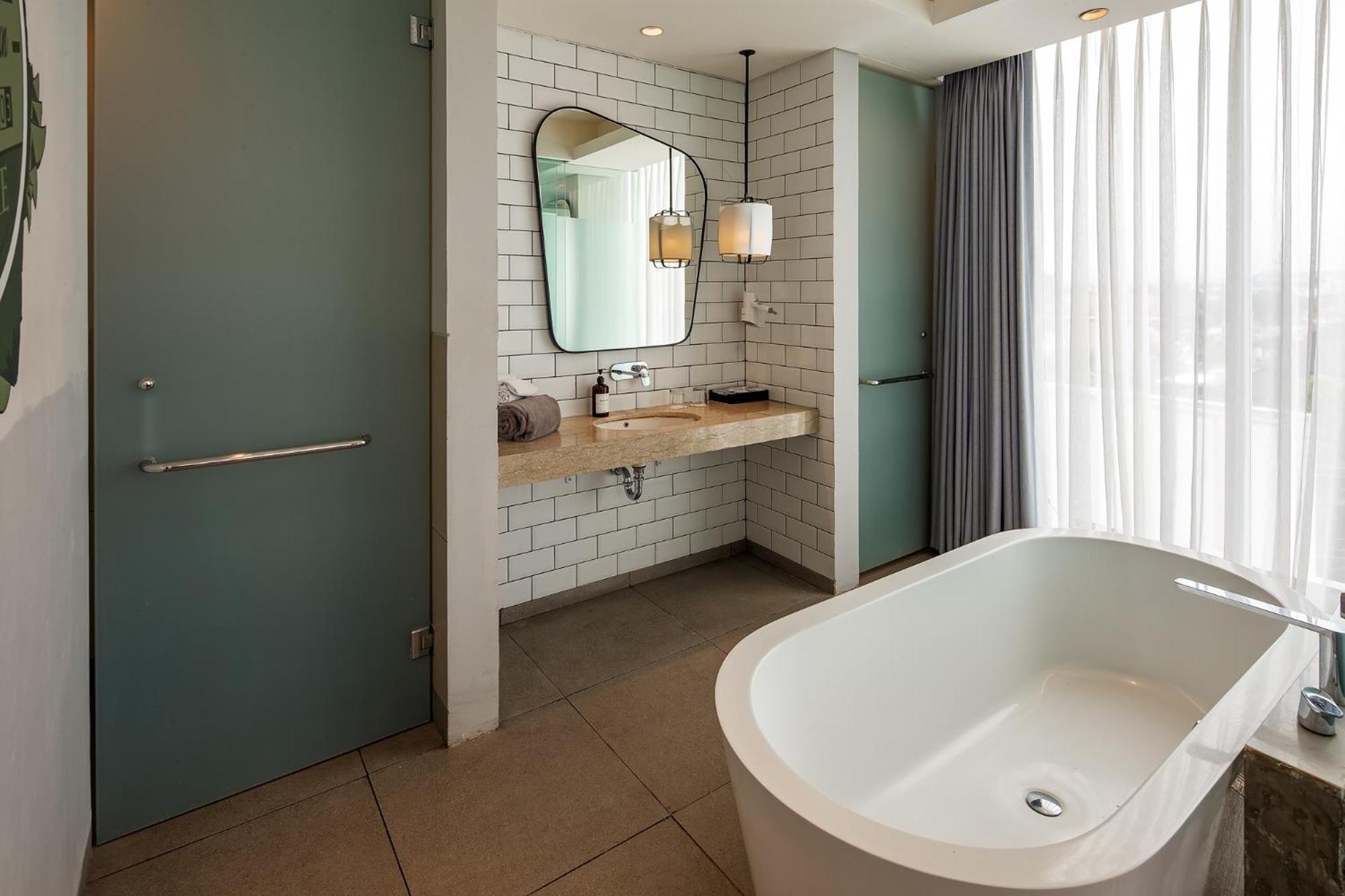 Suite - Photo 5