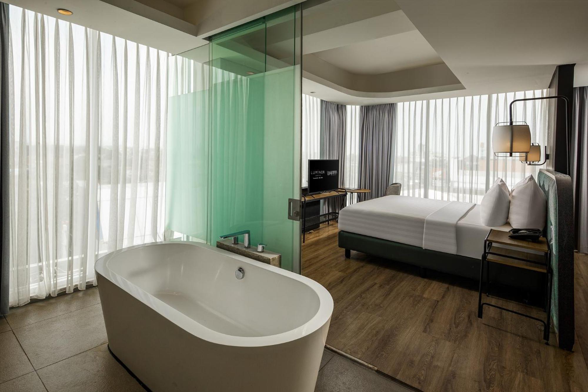 Suite - Photo 1