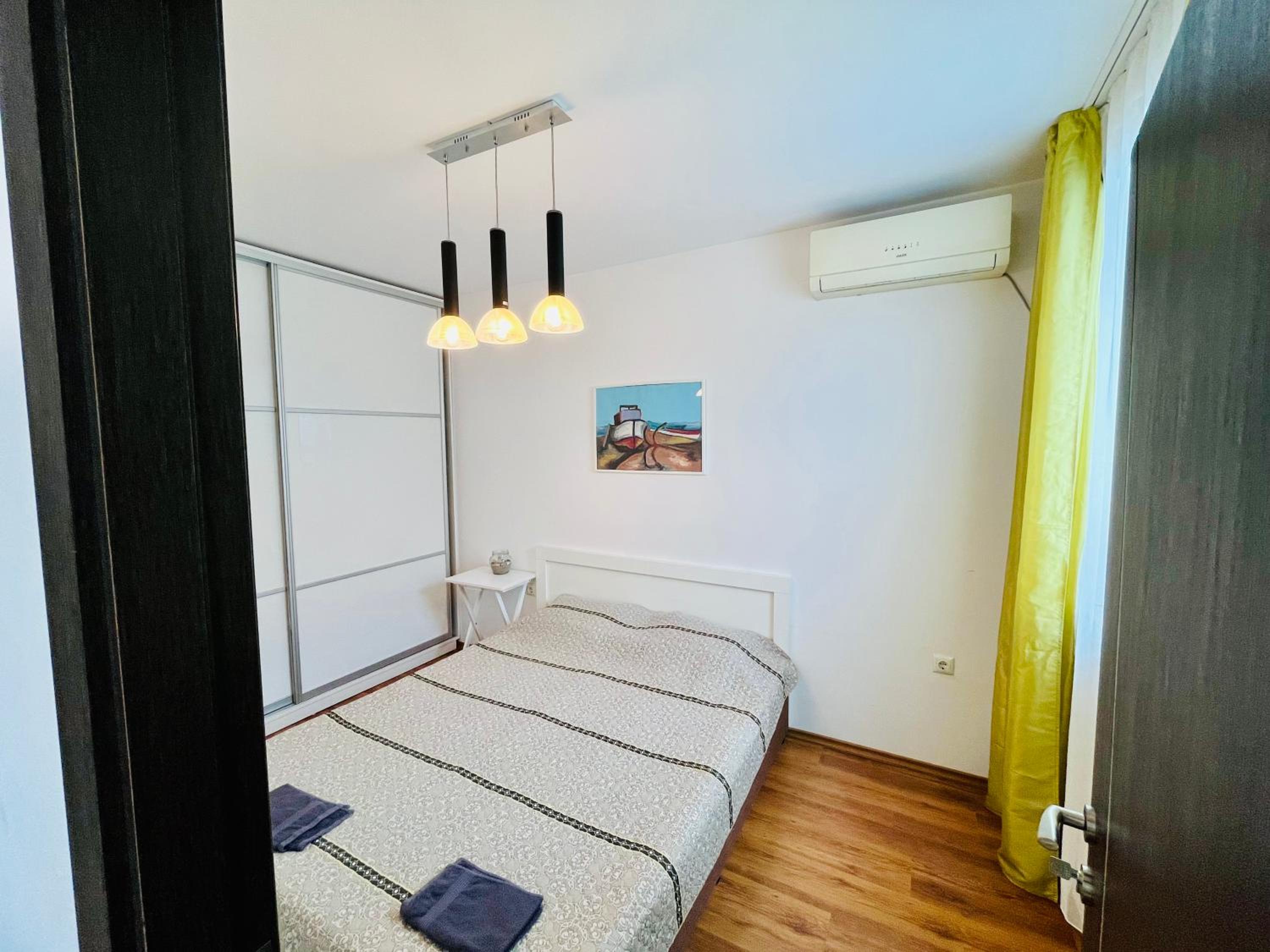 One-Bedroom Apartment photo 1