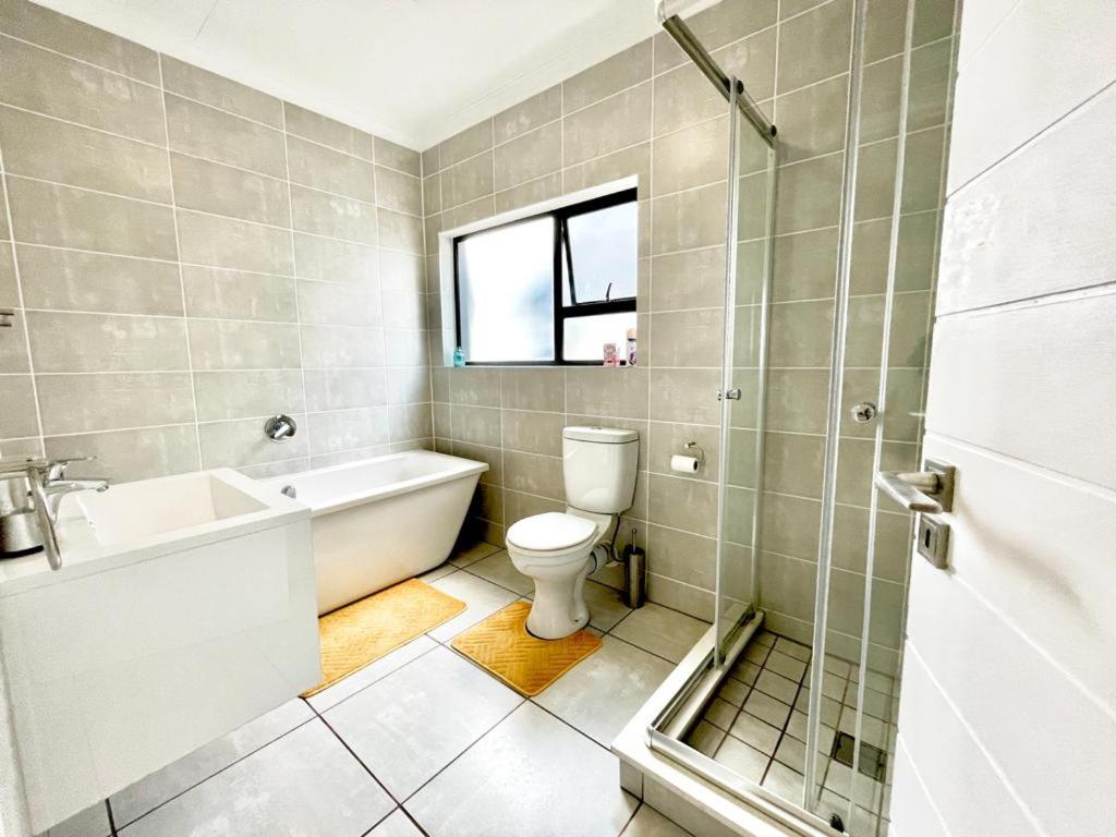 Two-Bedroom Apartment - Photo 16