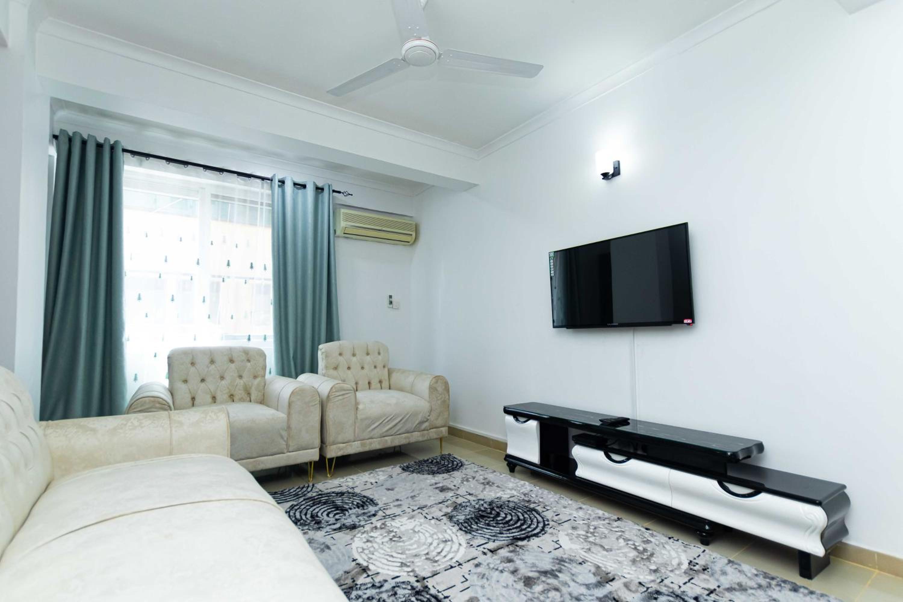 Three-Bedroom Apartment photo 1