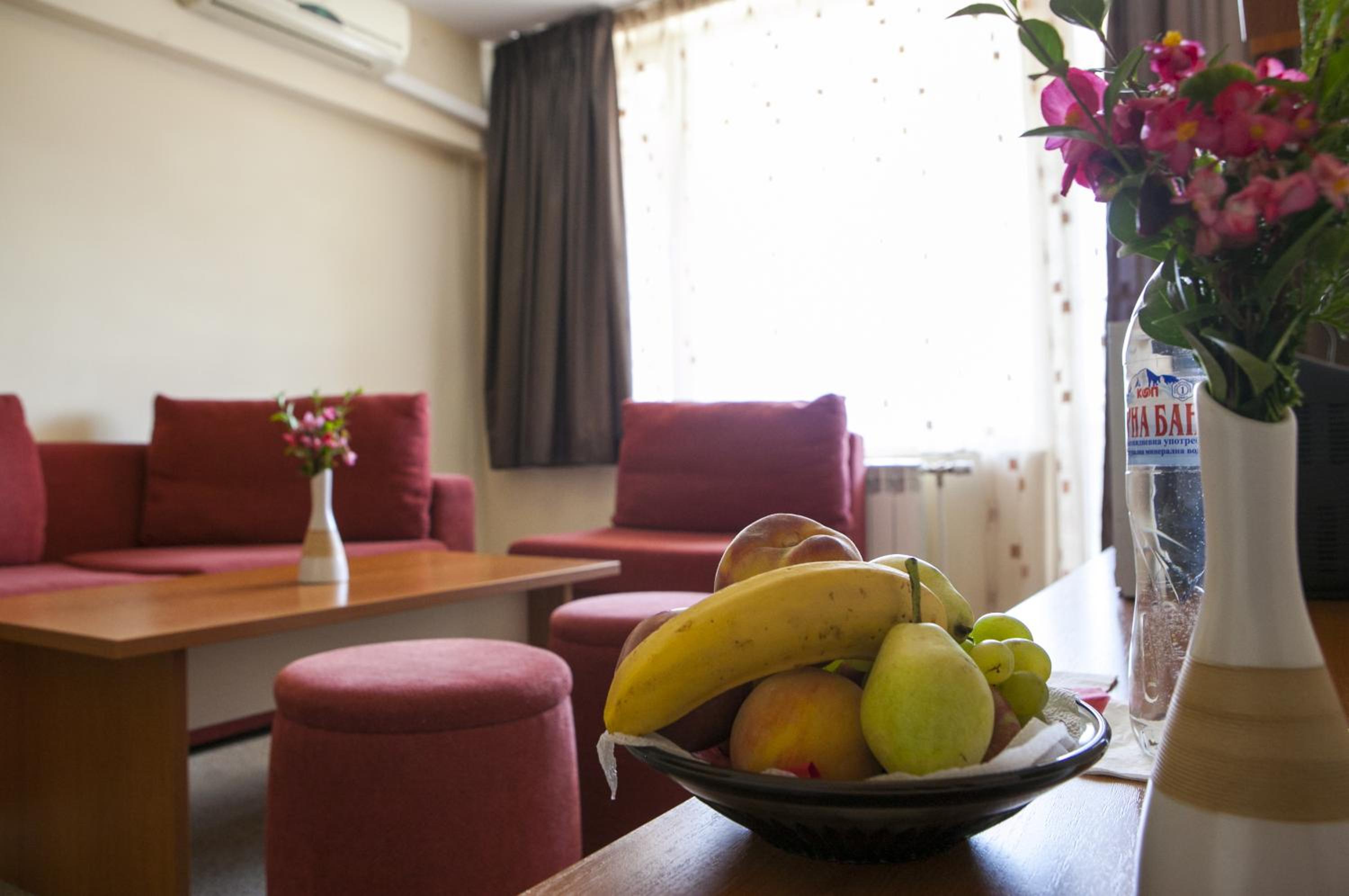 Apartment photo 2