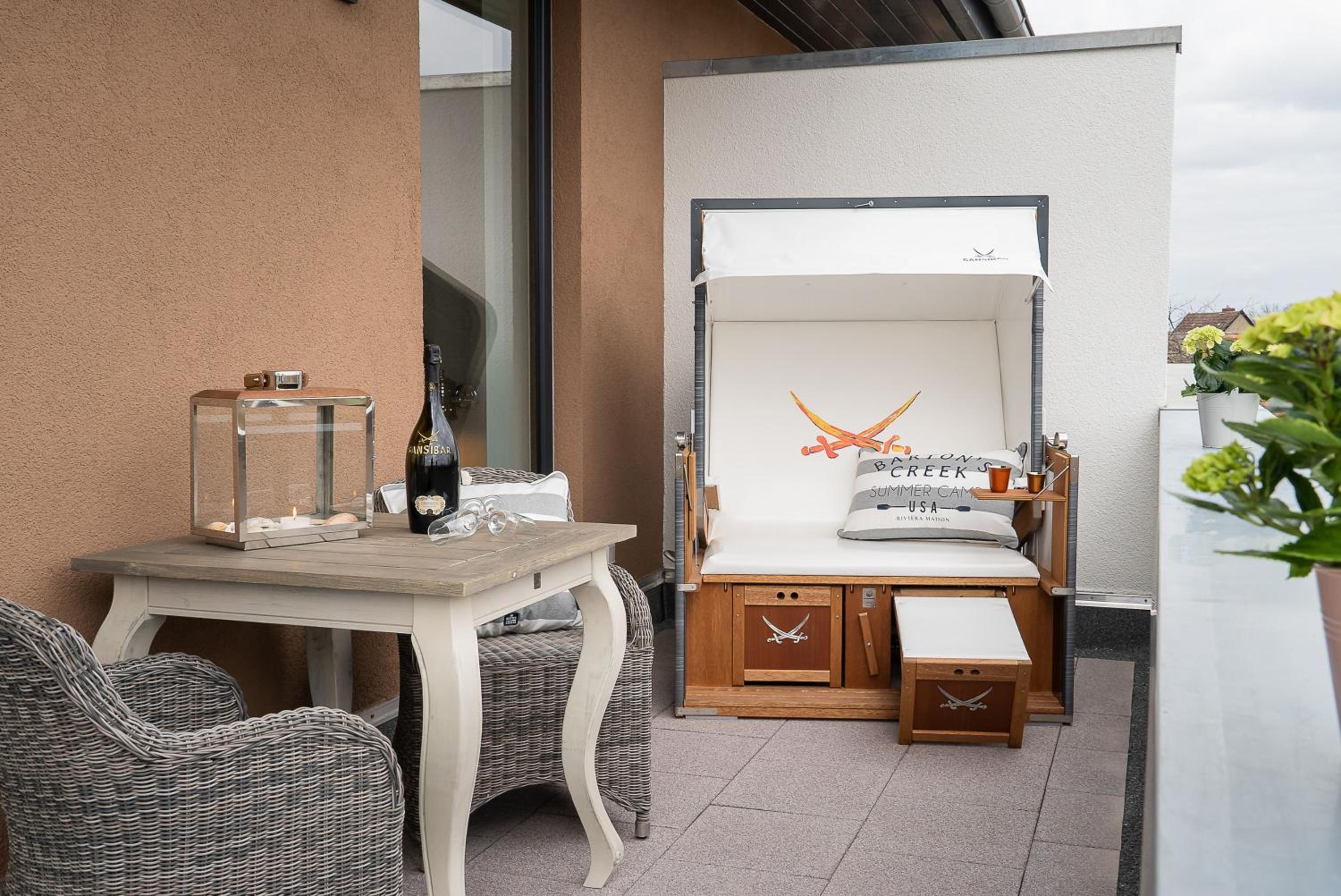 Apartment with Balcony and Terrace photo 3