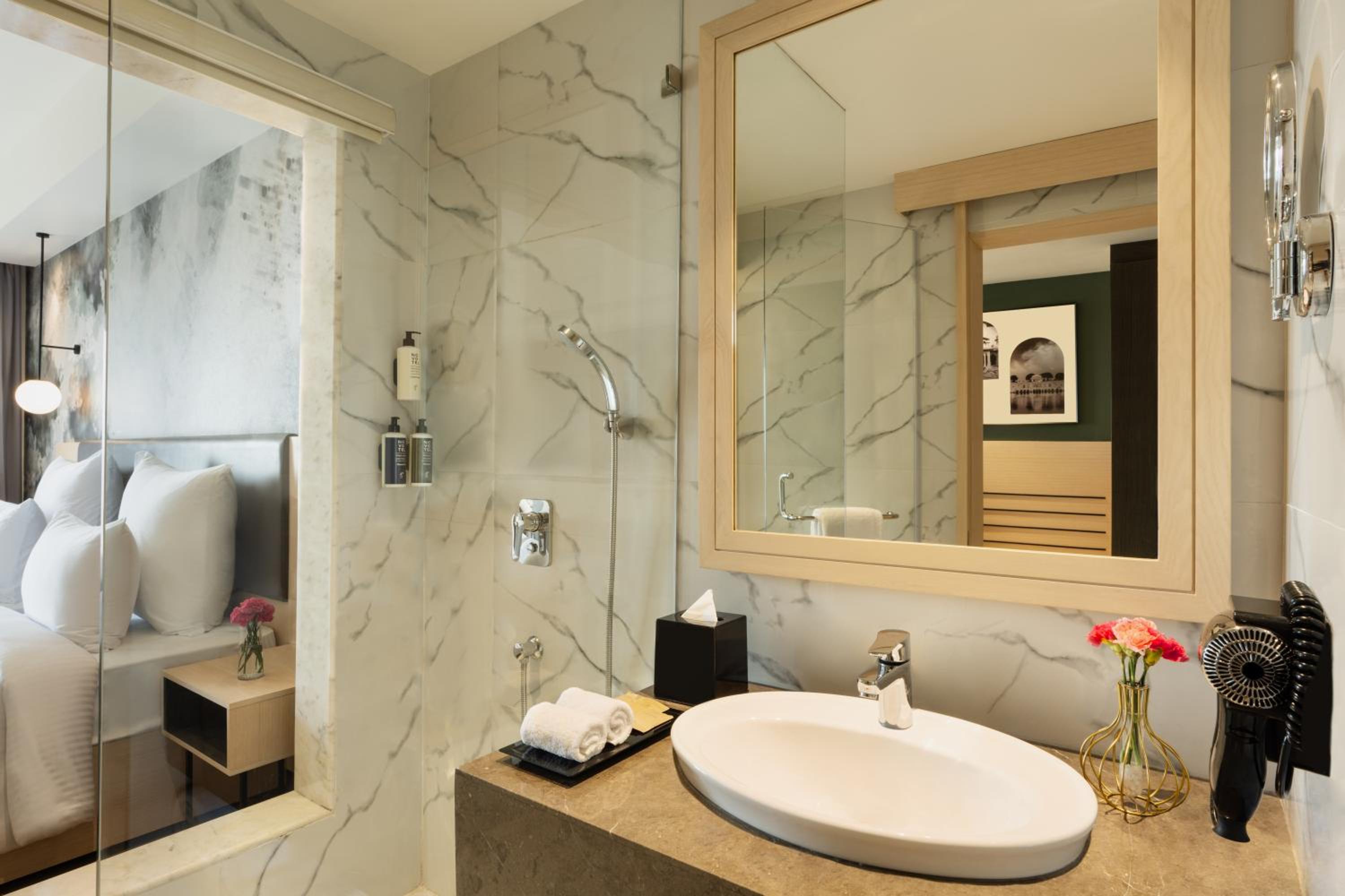 Superior Double Room - City Side/Non-Smoking: Avail 15% Off on SPA, 15% off on Food and Soft Beverages,Buy 1 Get 1 on drinks (11 AM-7 PM) at GB*, Free Gaming Zone access, Complimentary Wellness Access, Kids stay Complimentary - Photo 4