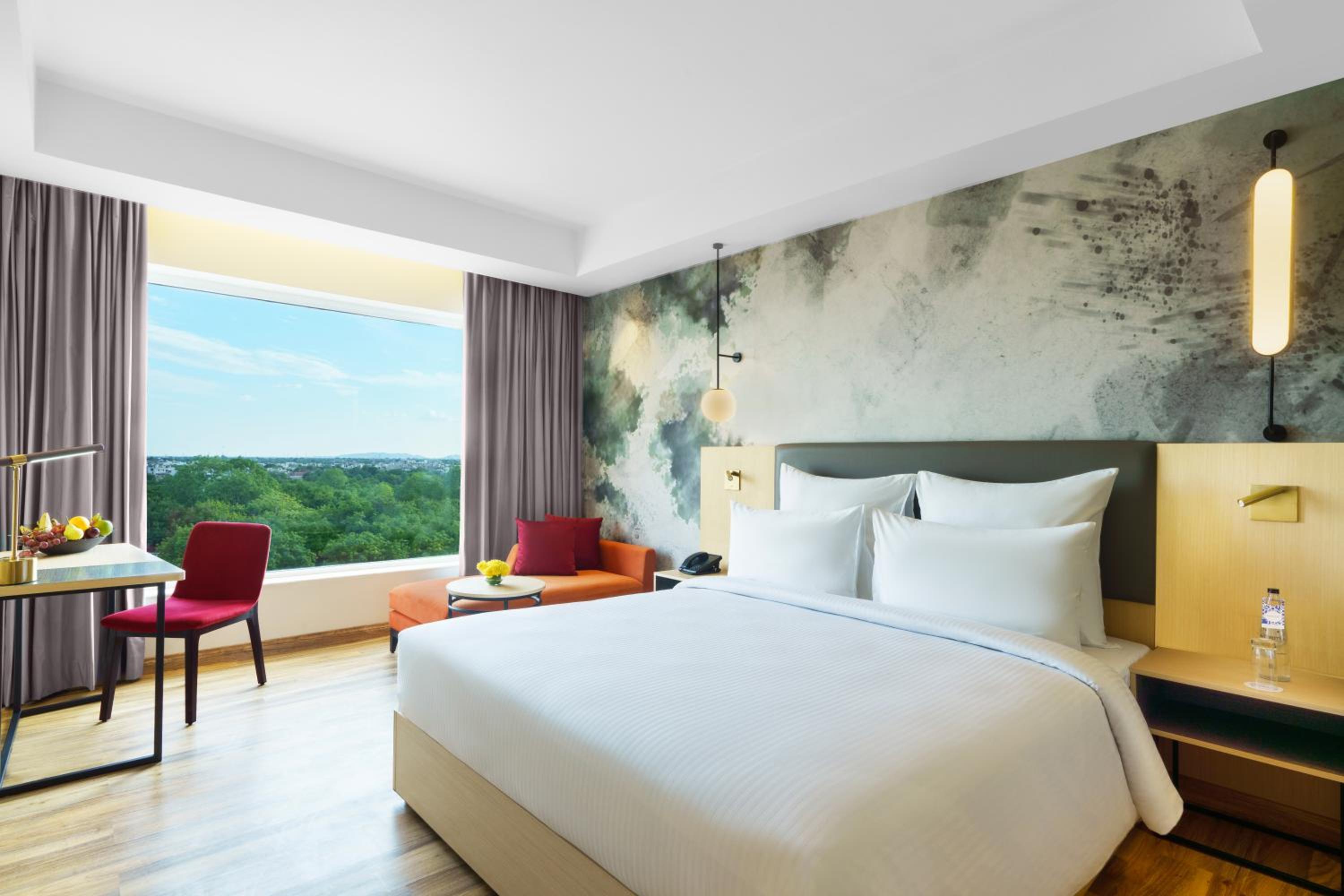 Superior Double Room - City Side/Non-Smoking: Avail 15% Off on SPA, 15% off on Food and Soft Beverages,Buy 1 Get 1 on drinks (11 AM-7 PM) at GB*, Free Gaming Zone access, Complimentary Wellness Access, Kids stay Complimentary - Photo 3