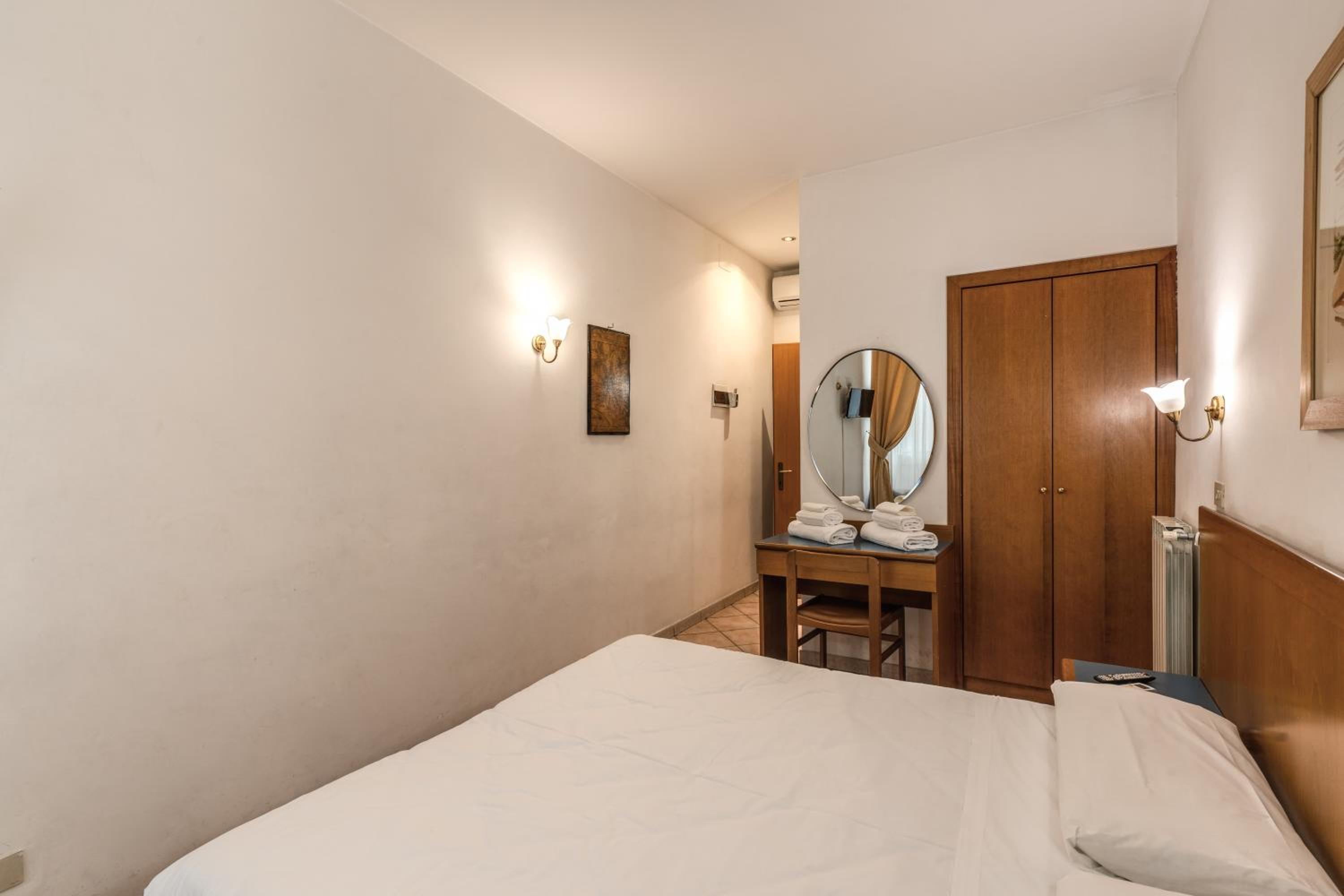 Small Double Room photo 3