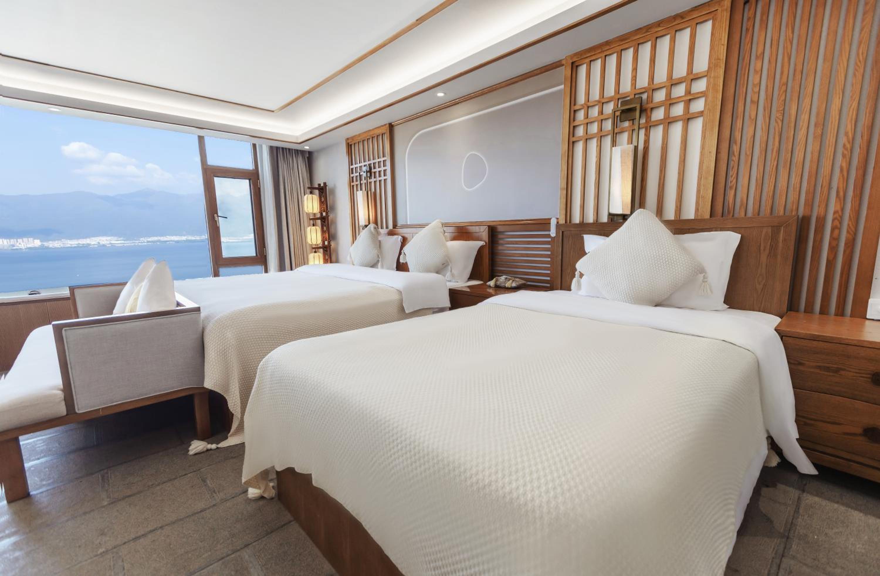 Family Twin with Sea View Bathtub