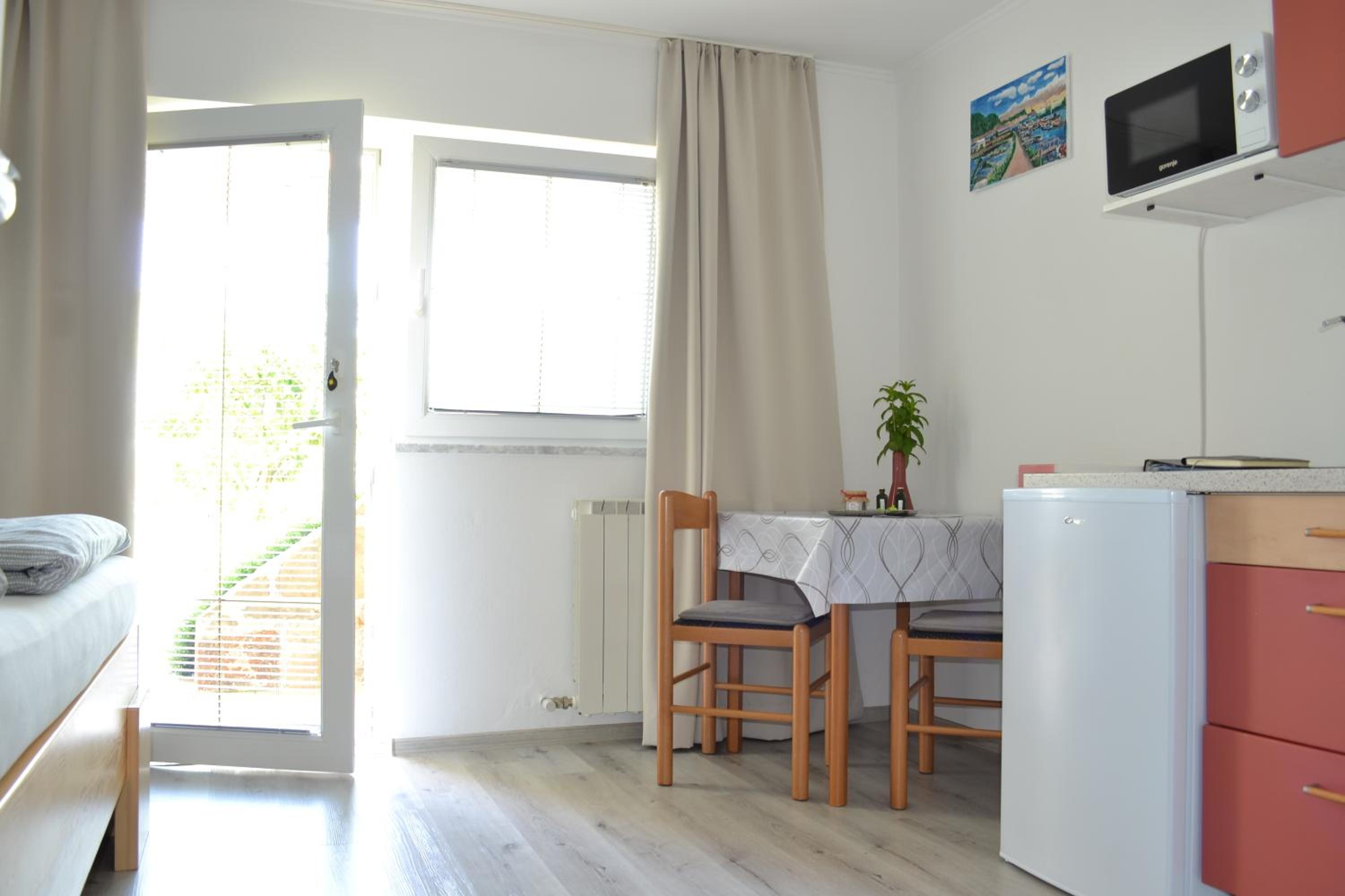 One-Bedroom Apartment - Photo 17
