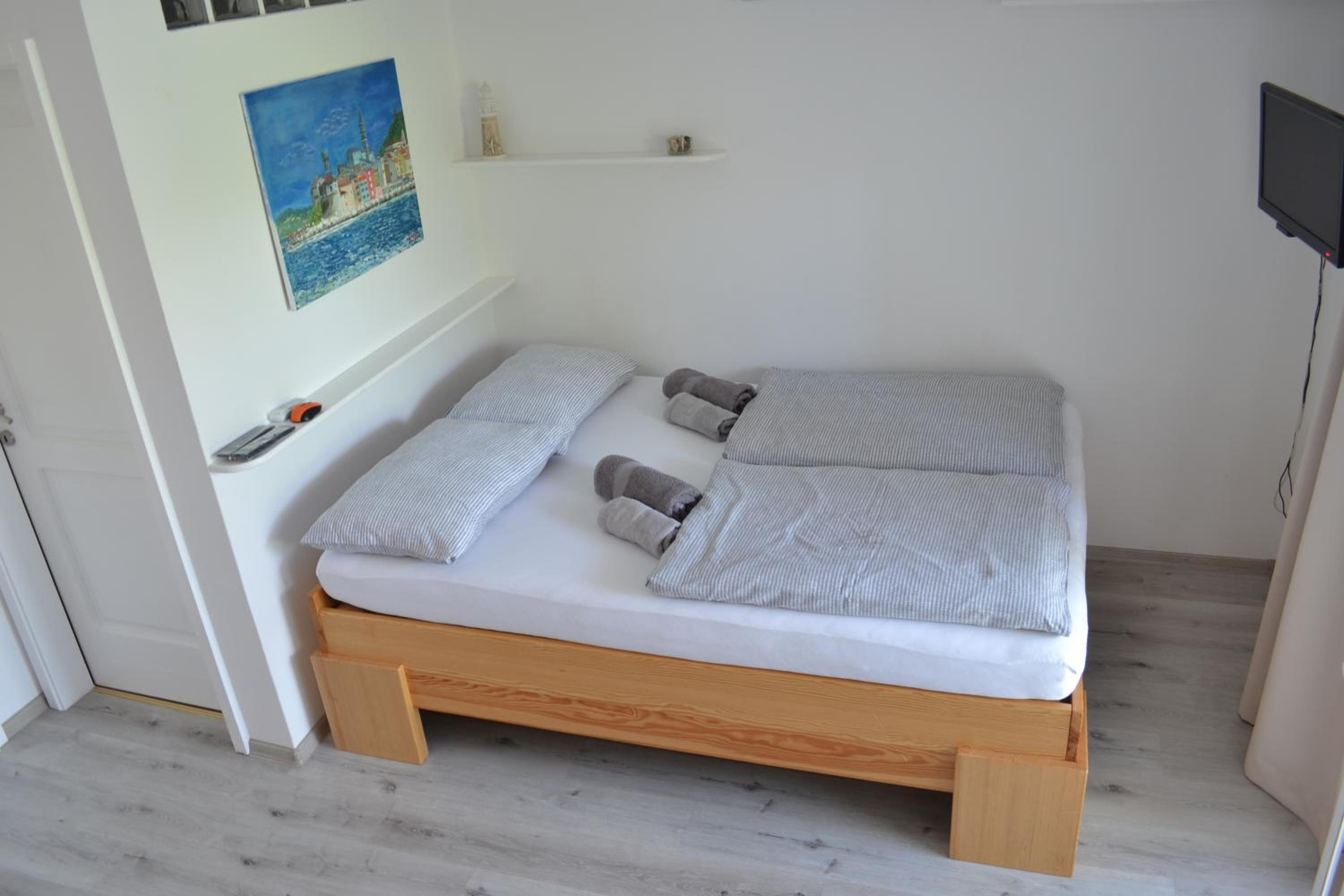 One-Bedroom Apartment - Photo 1