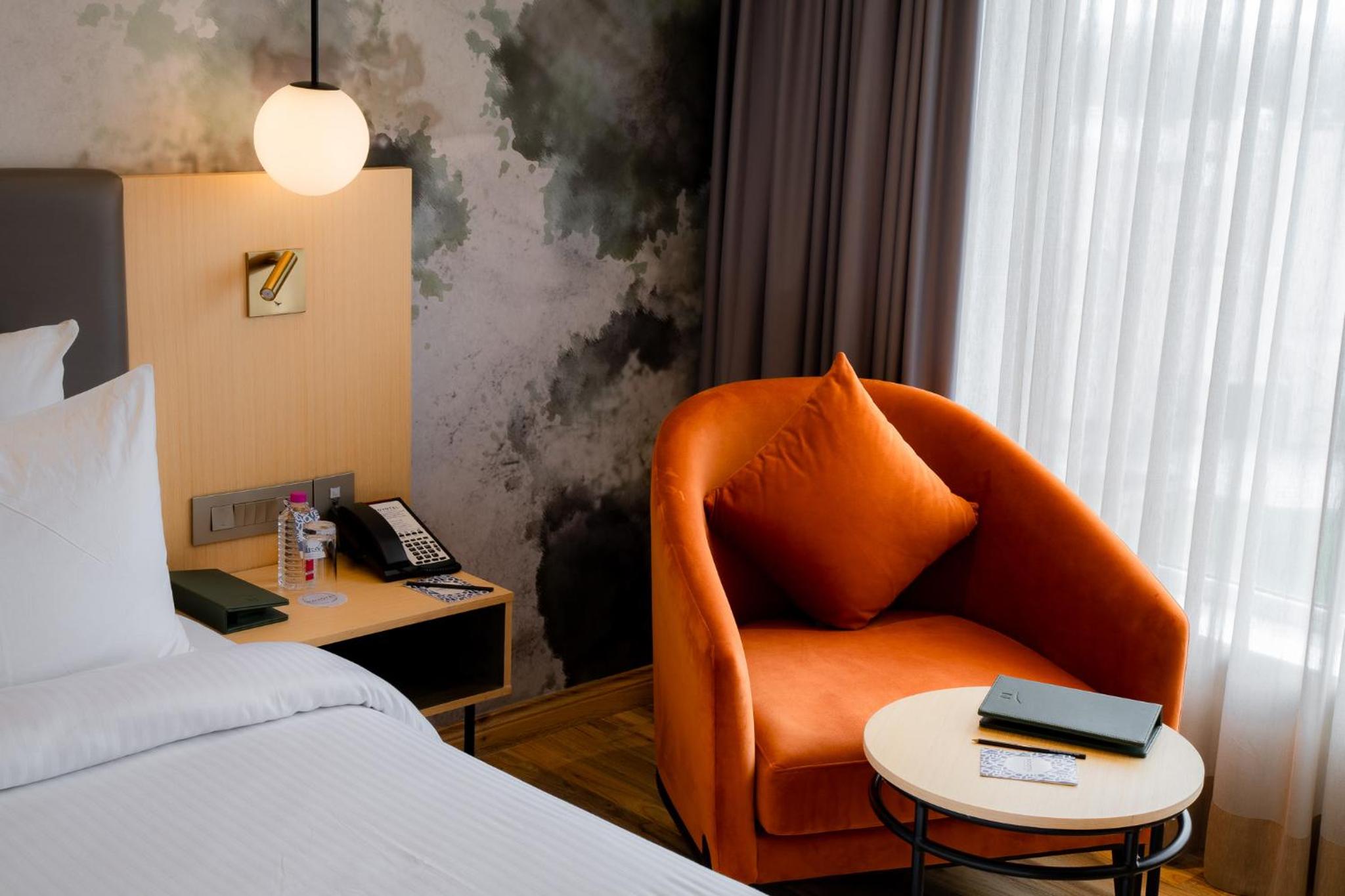 Superior Double Room - City Side/Non-Smoking: Avail 15% Off on SPA, 15% off on Food and Soft Beverages,Buy 1 Get 1 on drinks (11 AM-7 PM) at GB*, Free Gaming Zone access, Complimentary Wellness Access, Kids stay Complimentary - Photo 6