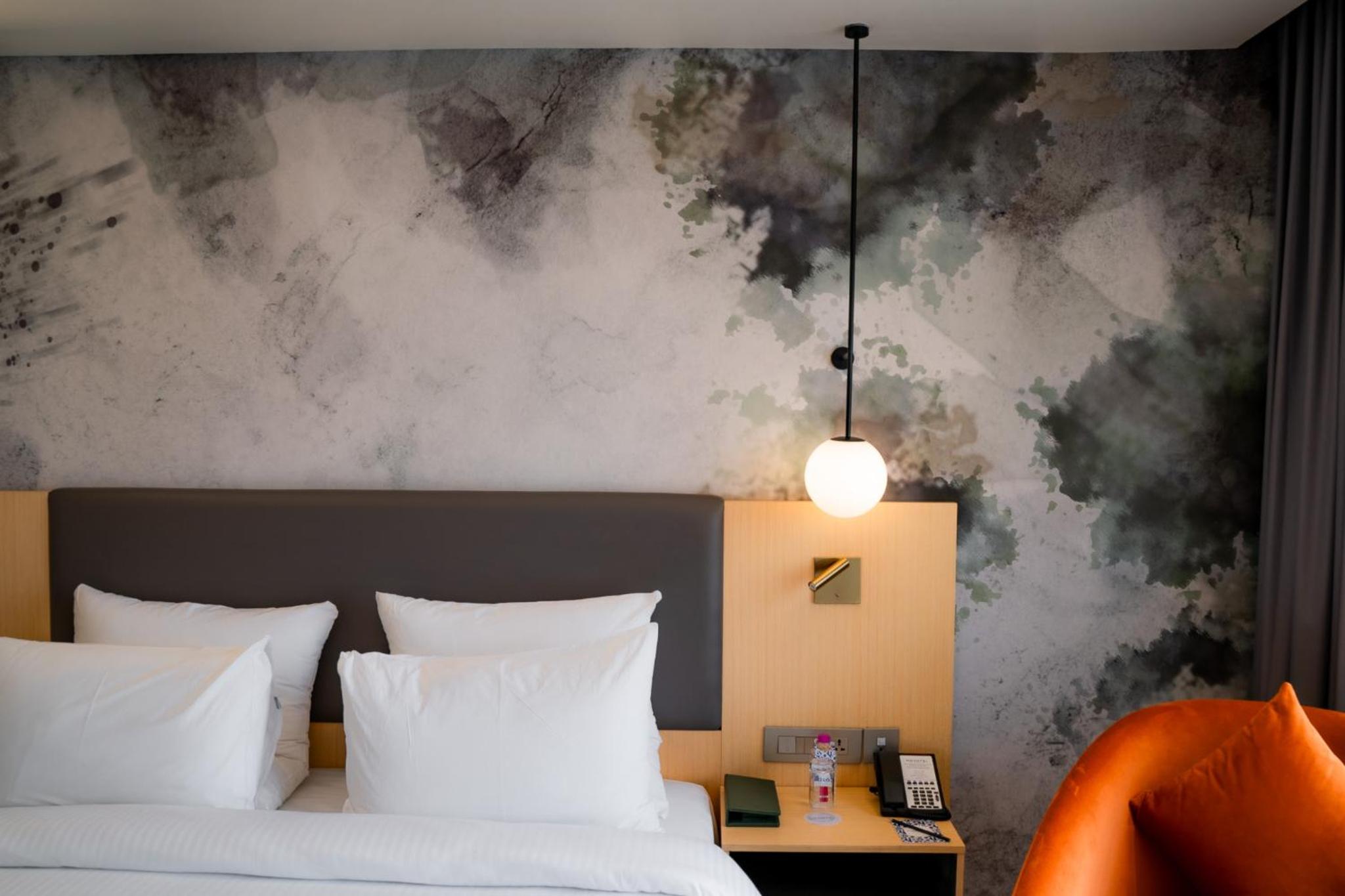 Executive Room with One Double Bed - Non Smoking/Pool side:Unlimited premium brands (6 to 8 PM) daily *, 1+1 on drinks (11 AM-7 PM), 15% Off on SPA, 15% off on Food and Soft Beverages, Free Gaming Zone access, Complimentary coffee&Tea (6AM-8 PM) - Photo 4