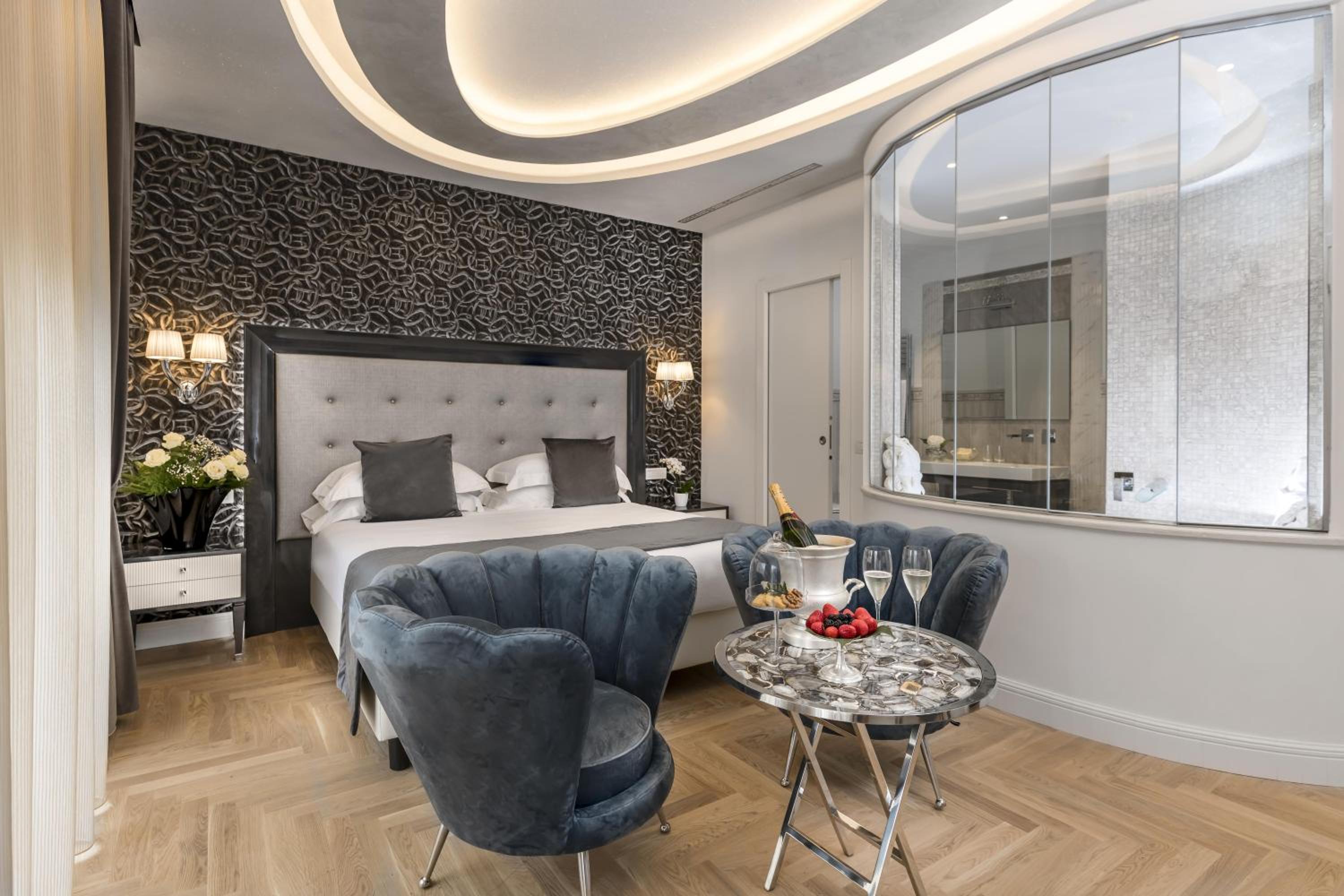 Junior Suite - Photo 1