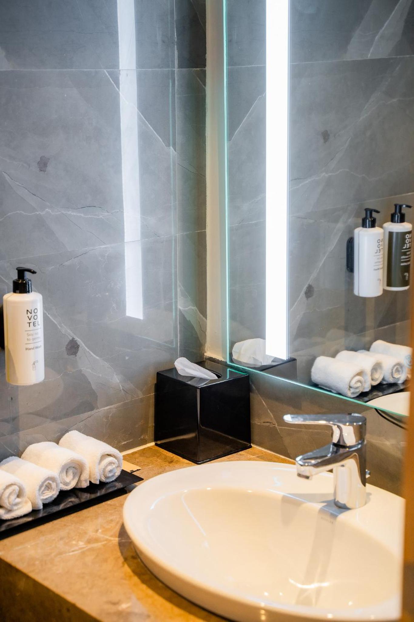 Superior Double Room - Garden Side/Non-Smoking: Avail 15% Off on Spa and 15% off on Food and Soft Beverage, Buy 1 Get 1 on drinks (11 AM-7 PM) at GB*, Free Gaming Zone access, Complimentary Wellness Access (Steam, Sauna, Gym), Kids stay Complimentary - Photo 4