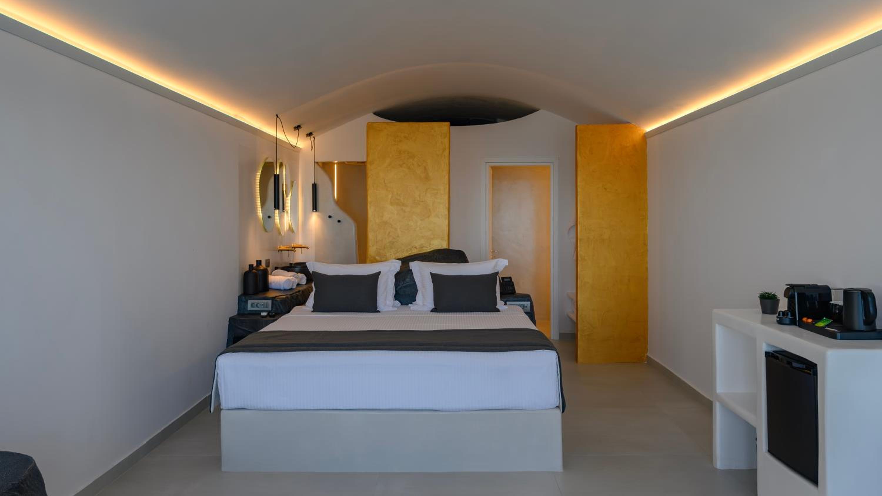 Honeymoon Suite with Infinity Heated Pool