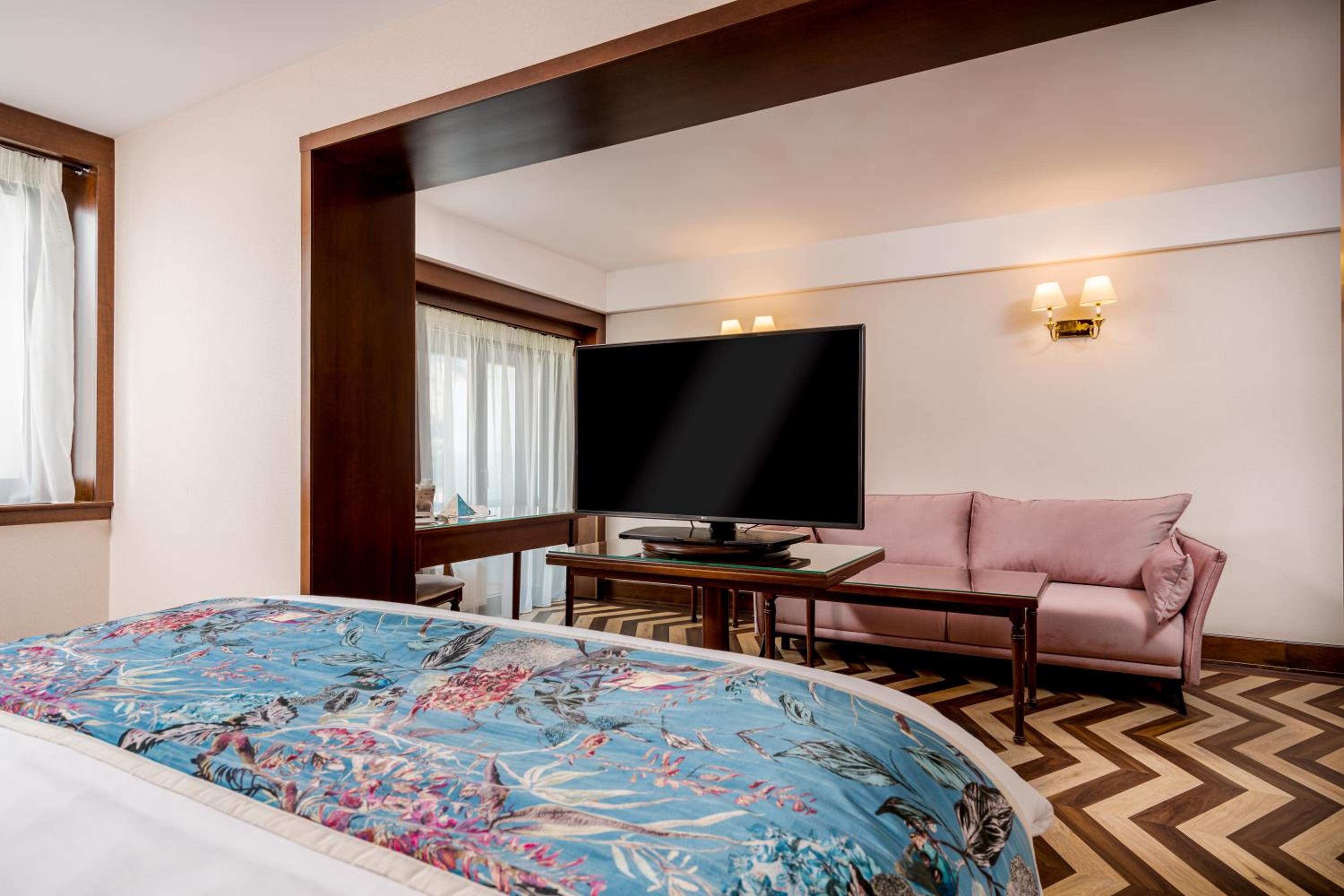 Executive Junior Suite with Balcony & Spa access - Photo 15