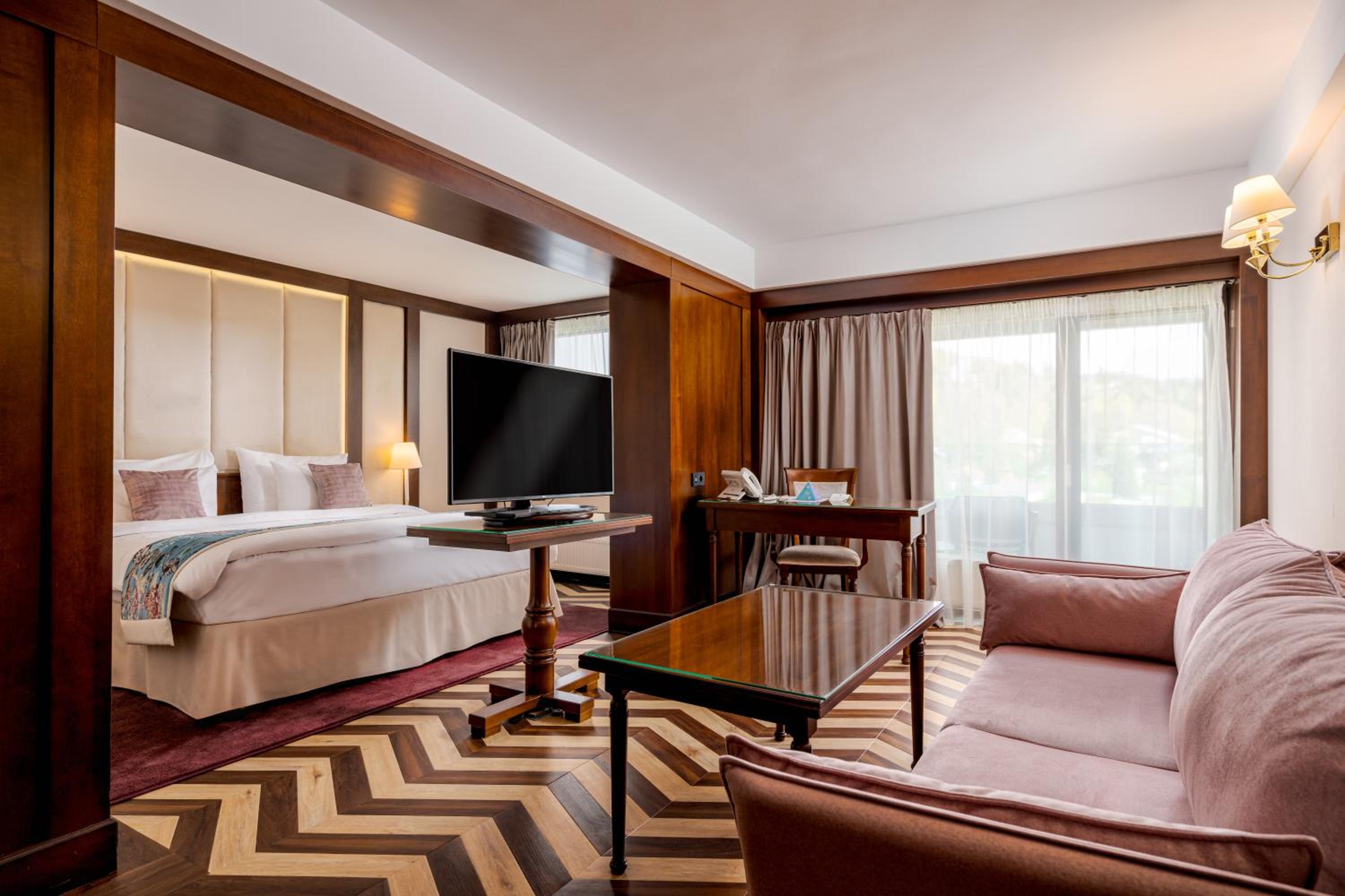 Executive Junior Suite with Balcony & Spa access - Photo 2