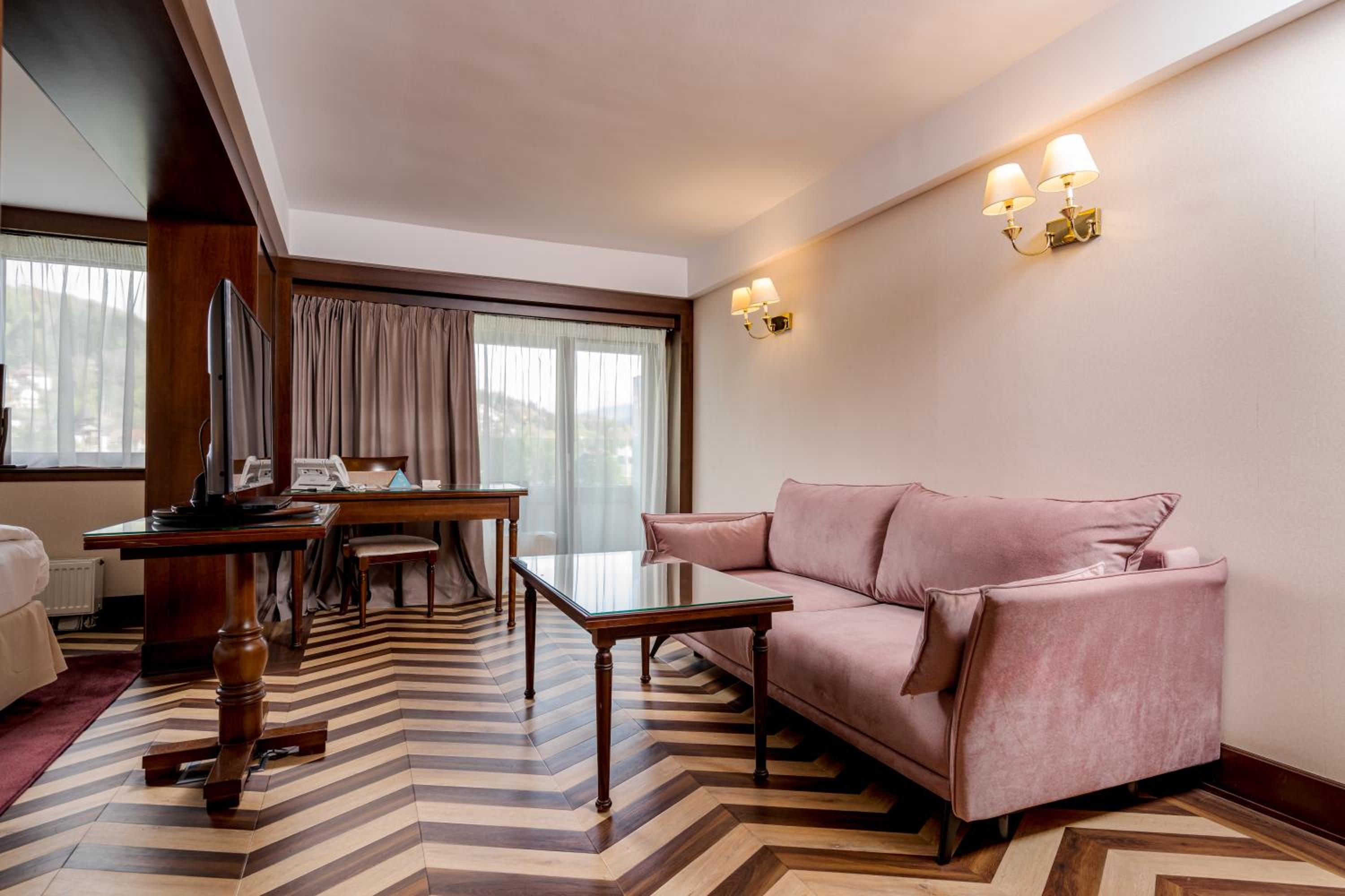 Executive Junior Suite with Balcony & Spa access - Photo 3
