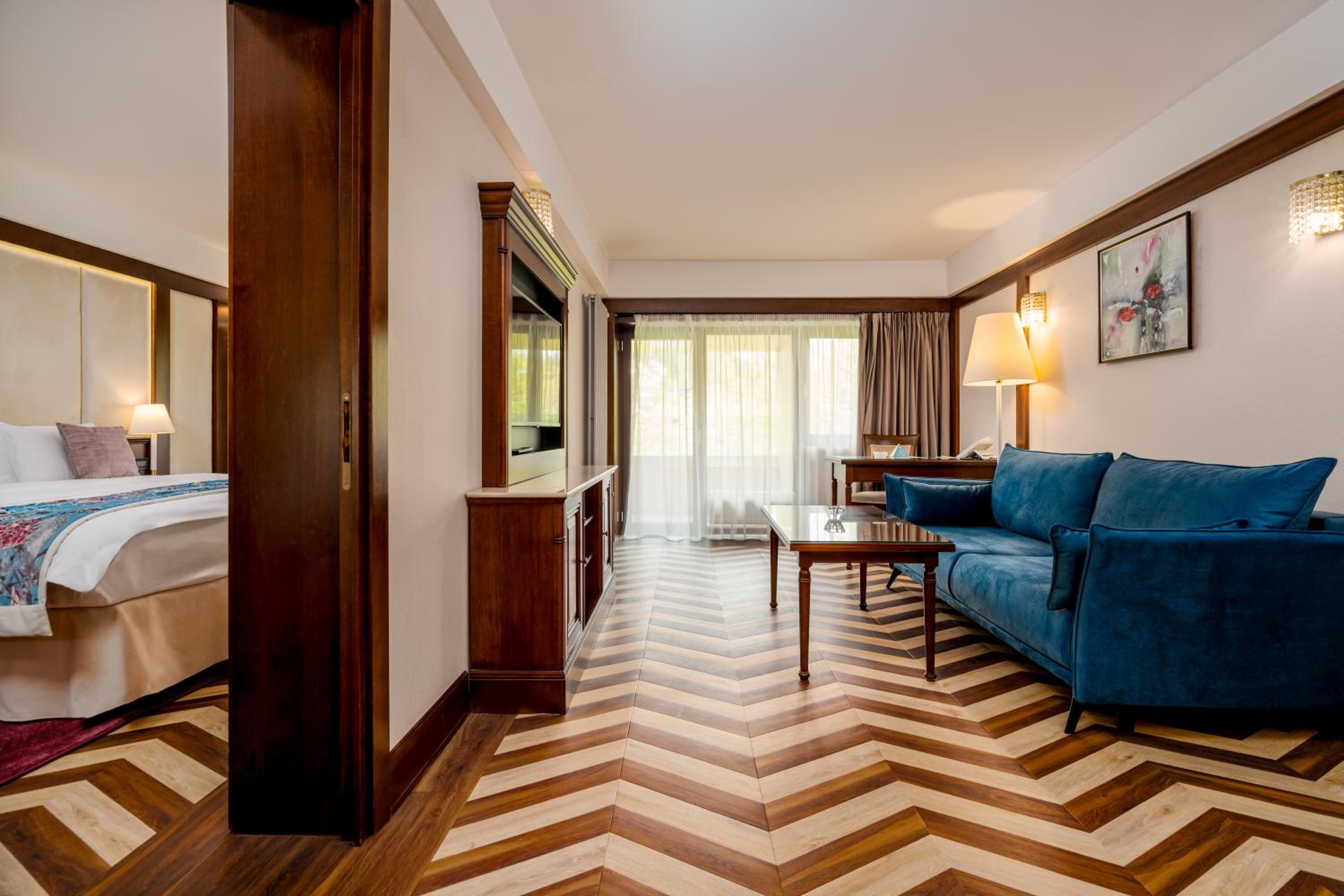 One-Bedroom Suite with Balcony& Spa access - Photo 8