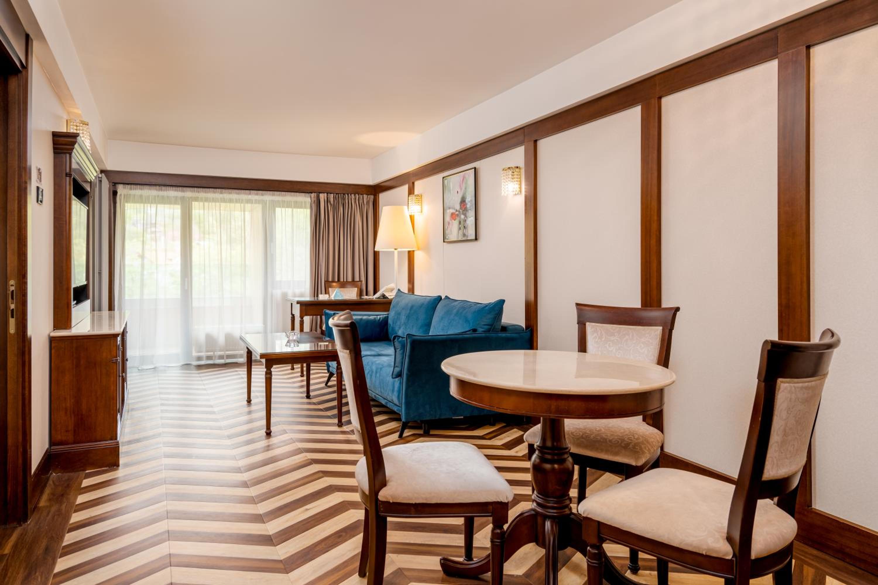 One-Bedroom Suite with Balcony& Spa access - Photo 1