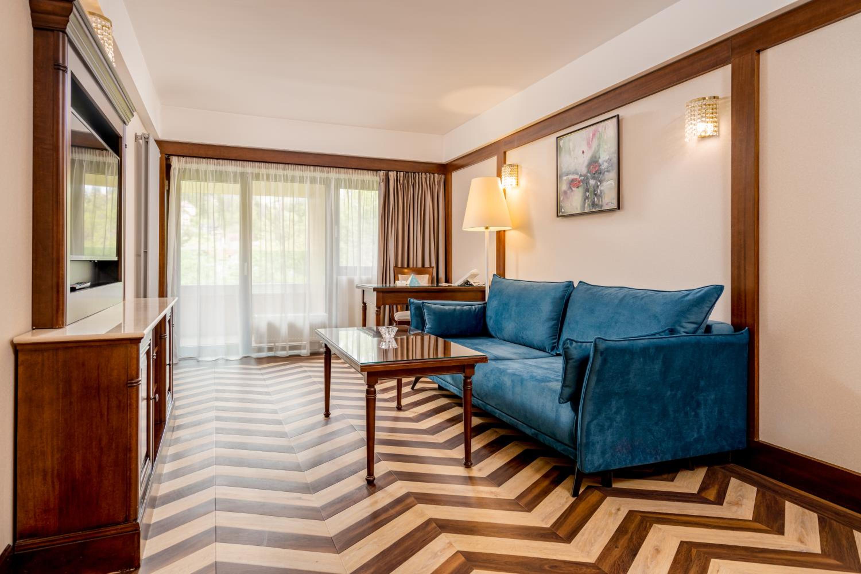 One-Bedroom Suite with Balcony& Spa access - Photo 11