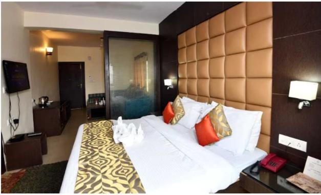 Deluxe Double Room with Balcony photo 3
