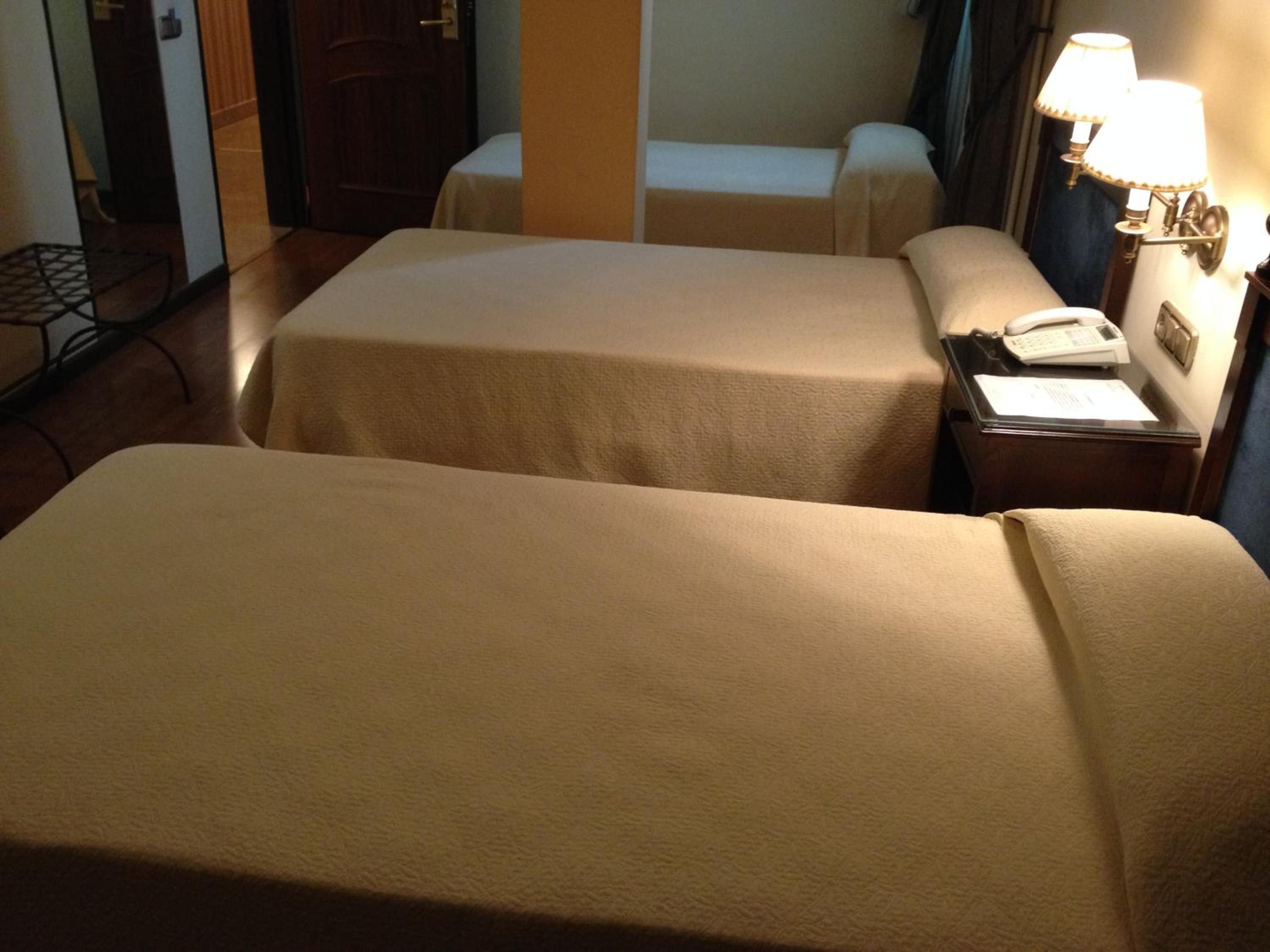 Double or Twin Room - Photo 6