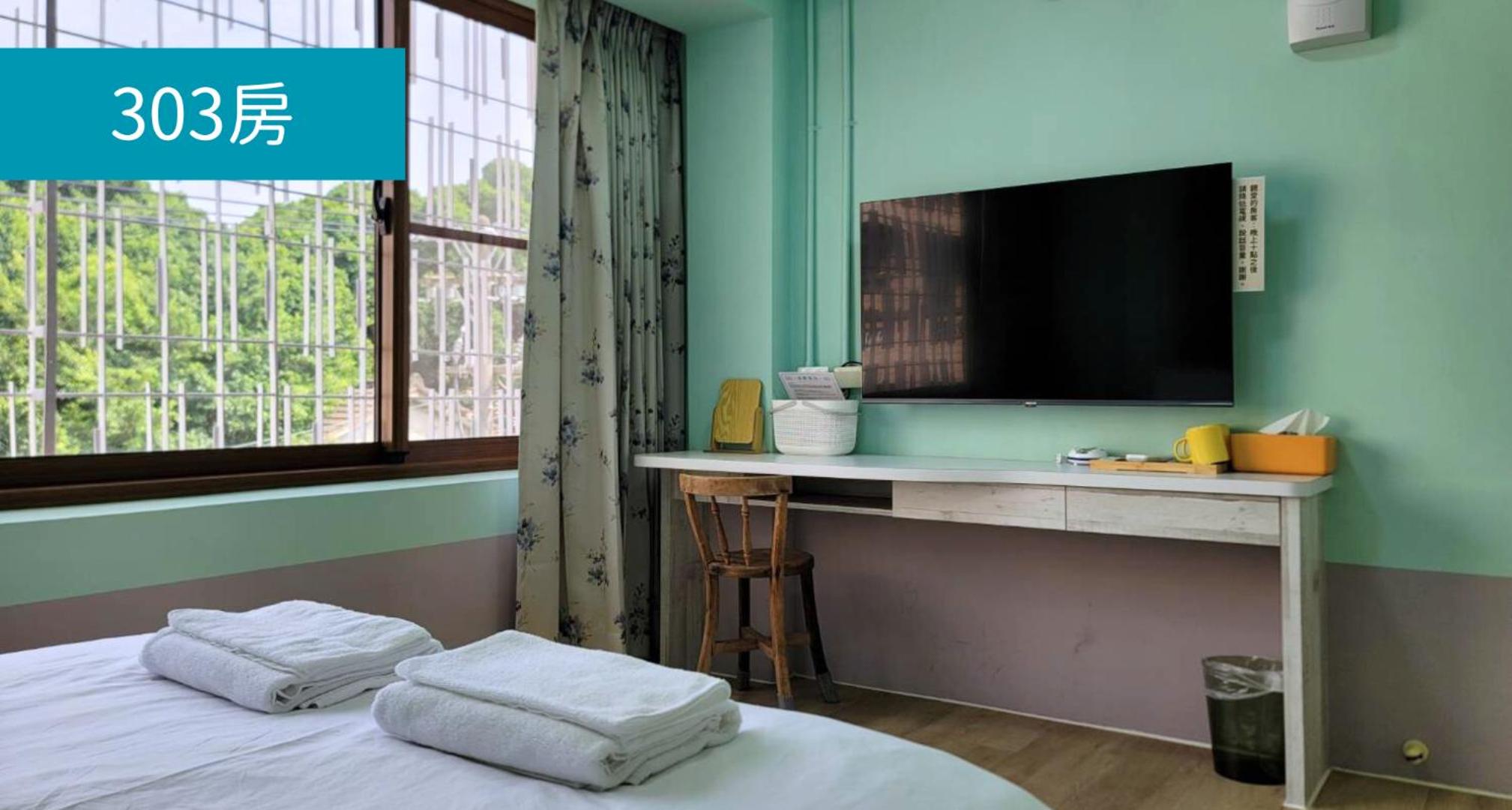 Double Room with Shared Bathroom photo 3