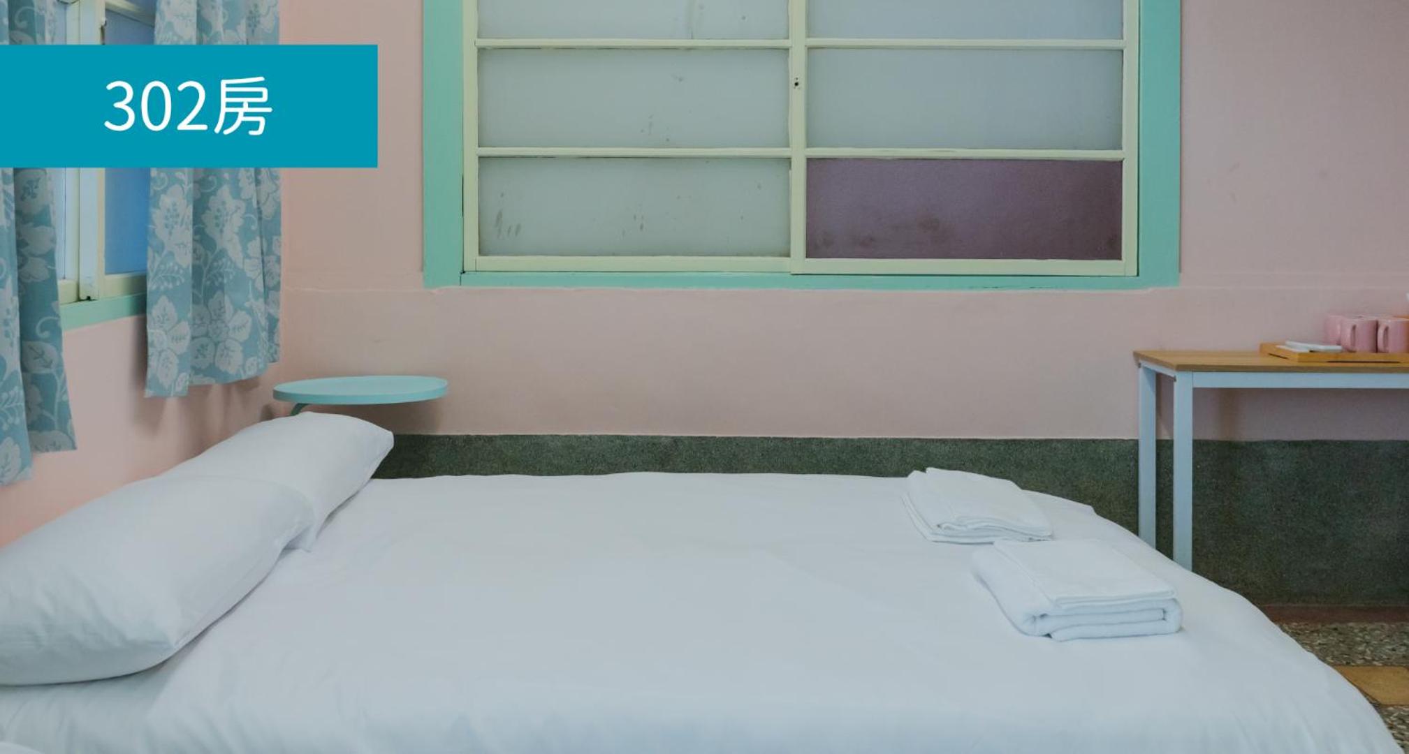 Economy Quadruple Room with Shared Bathroom photo 2
