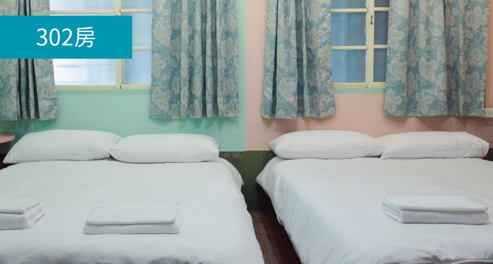 Economy Quadruple Room with Shared Bathroom photo 1