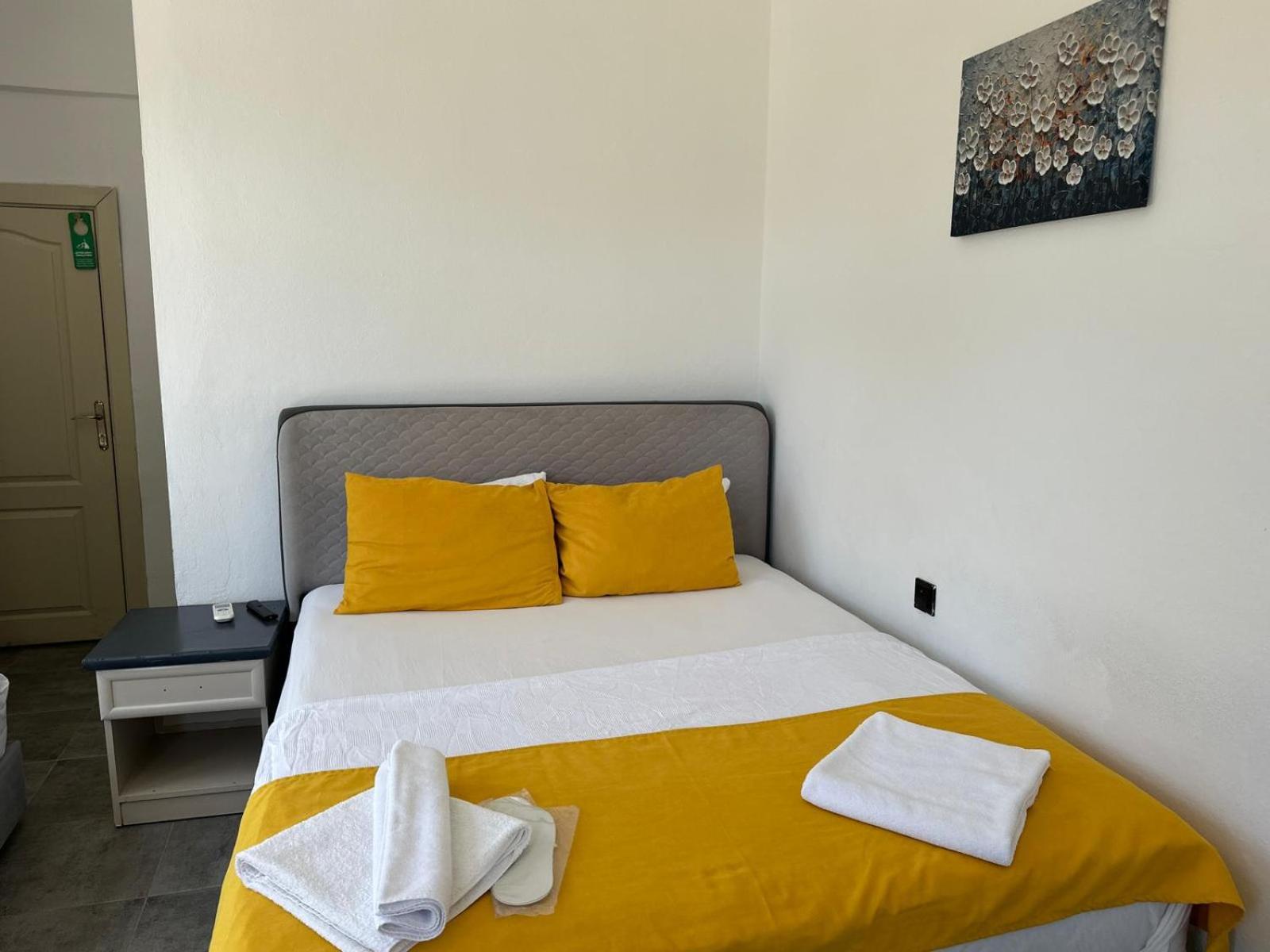 Standard Double Room - Photo 10