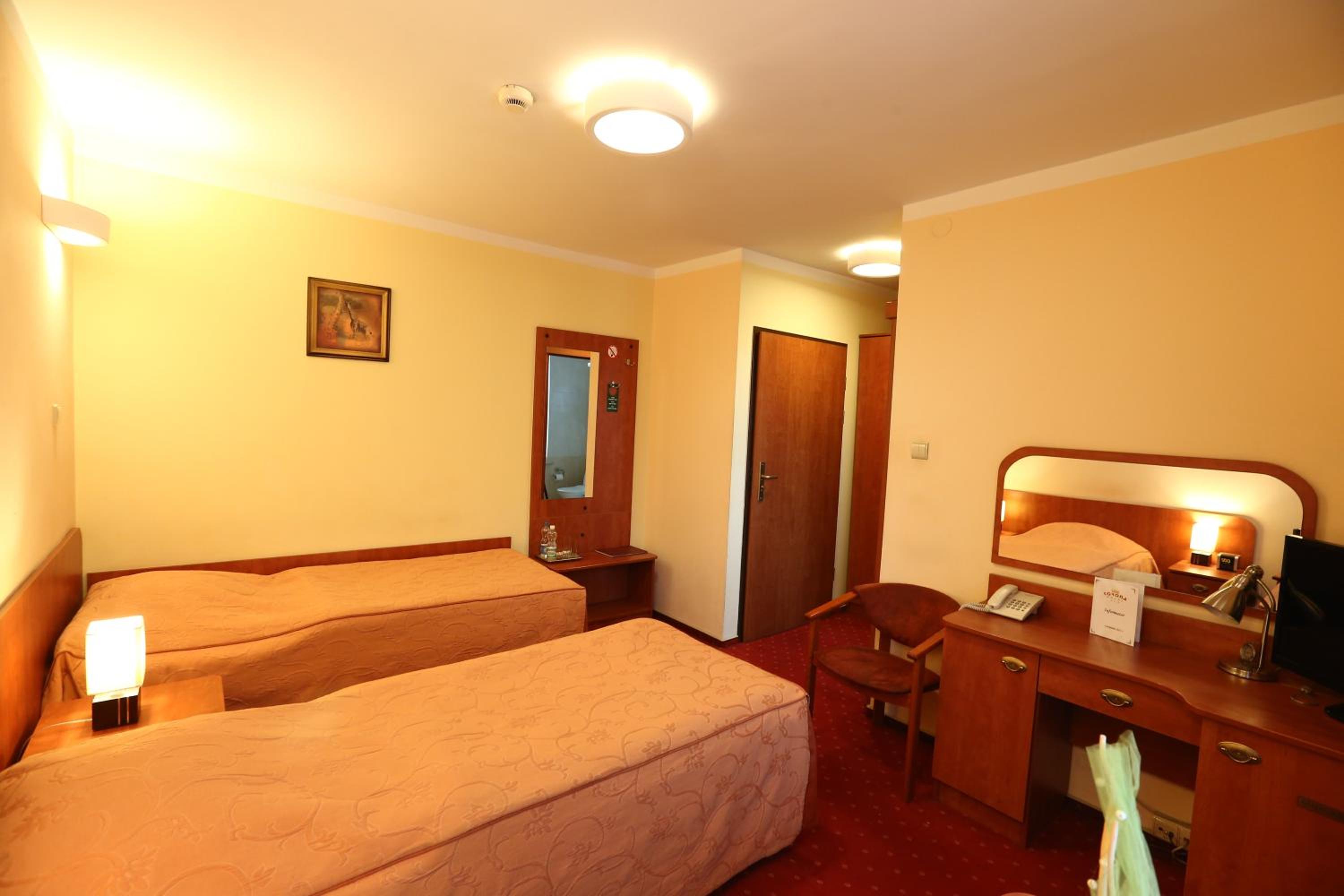Twin Room - Photo 2