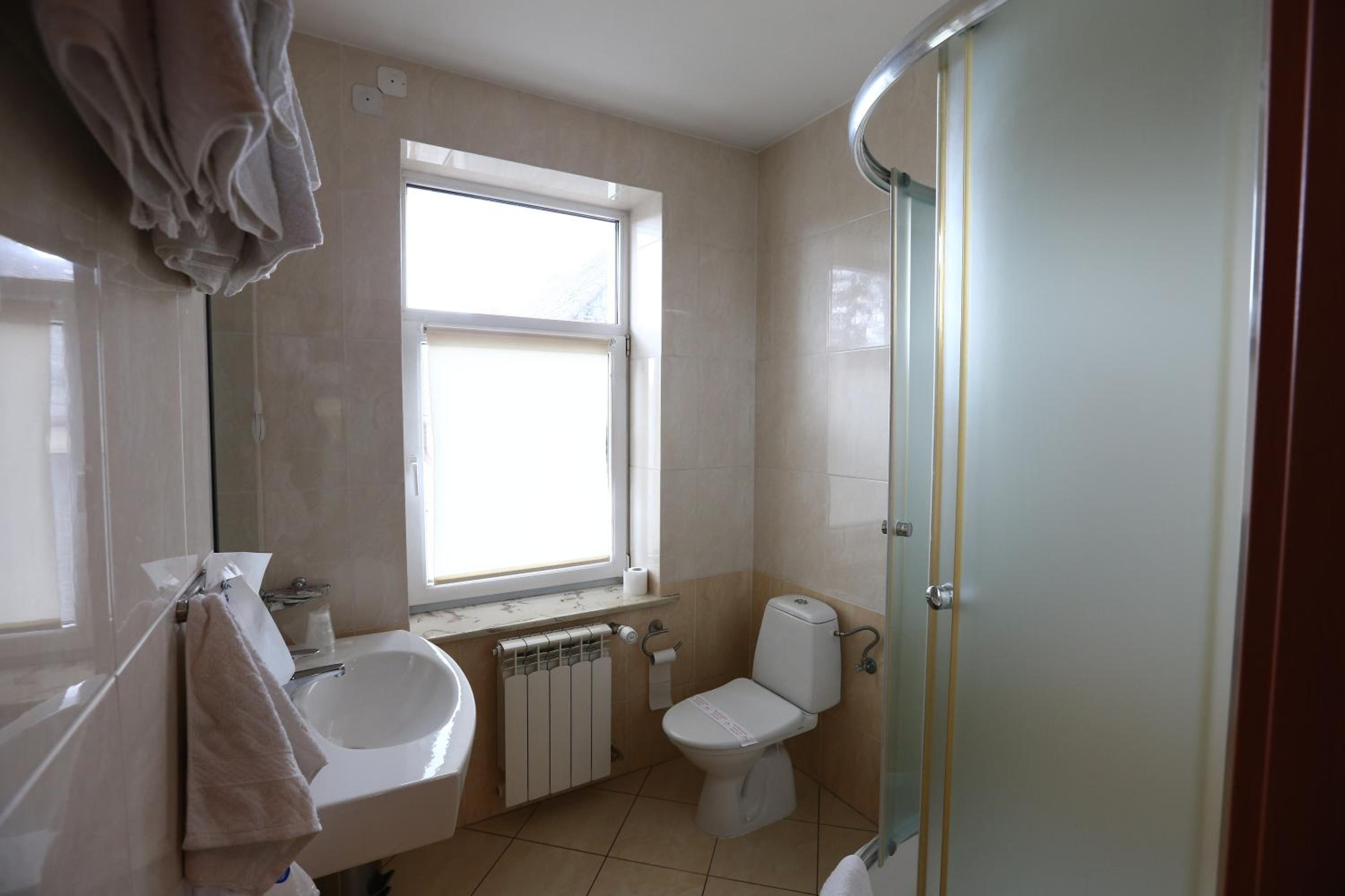 Twin Room - Photo 3