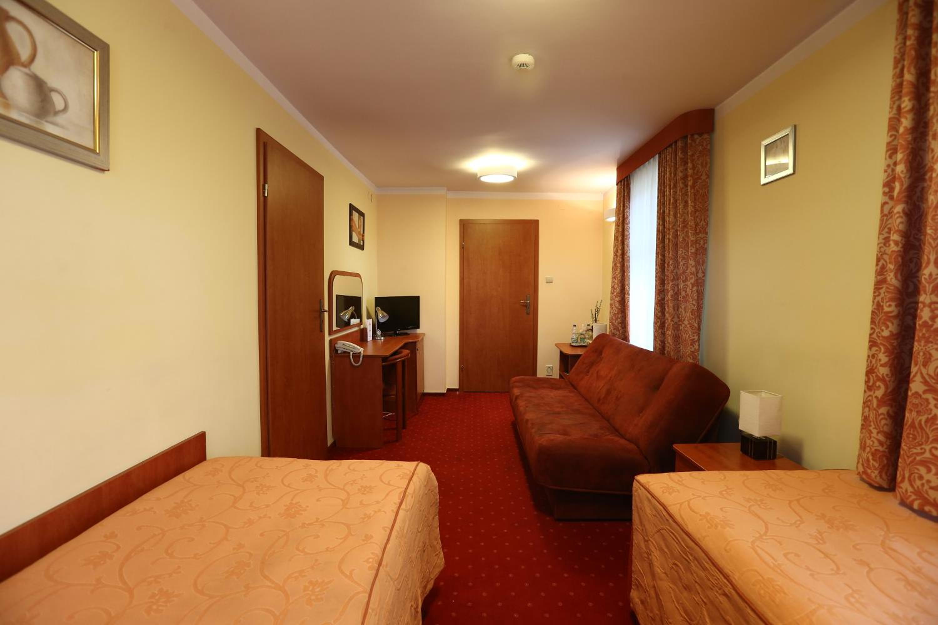 Quadruple Room - Photo 1